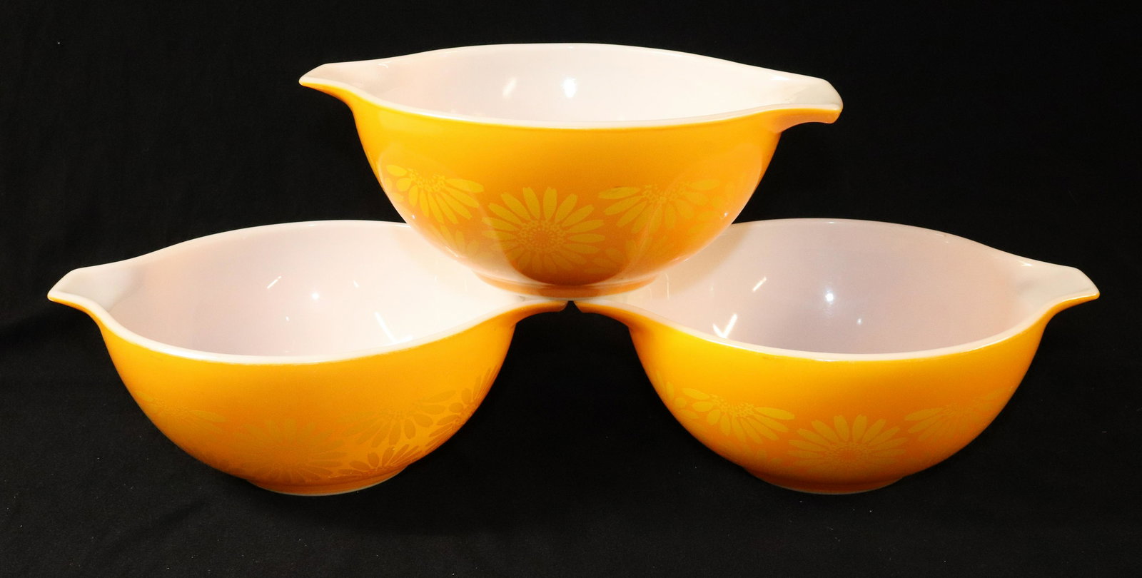 PYREX MIXING BOWL LOT: CINDERELLA STYLE IN ORDER WITH YELLOW DAISIES - #442 DIMENSIONS: 3 1/2" X 9 1/4" Pick-up will be Monday April 25th Through Friday April 29th. Auto-pay will run 72 Hours after the Auction, If you need