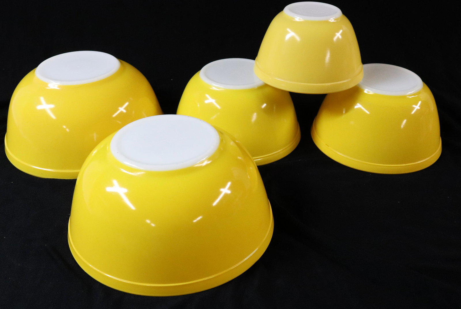 GROUP LOT OF PYREX MIXING BOWLS (1 of 8)