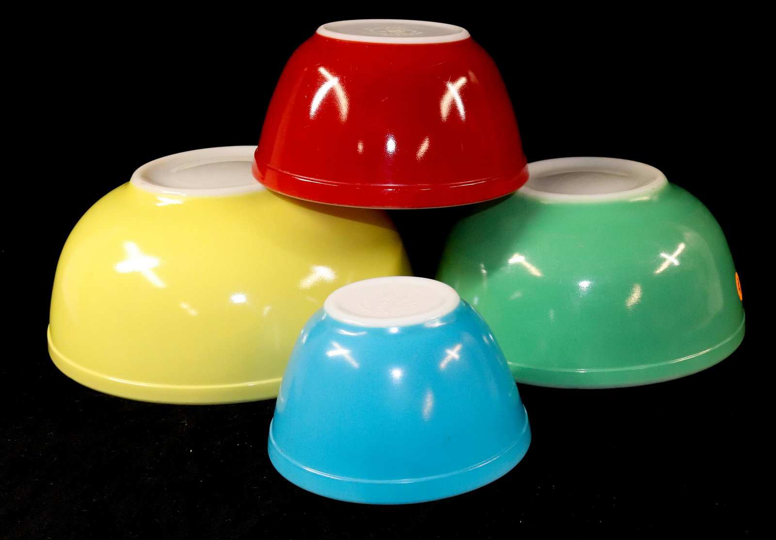 PYREX GRADUATED NEST OF BOWLS: (4) IN YELLOW, GREEN, RED, AND BLUE DIMENSIONS: LARGEST 4 1/4" X 10 1/2" Pick-up will be Monday April 25th Through Friday April 29th. Auto-pay will run 72 Hours after the Auction, If you need shipping