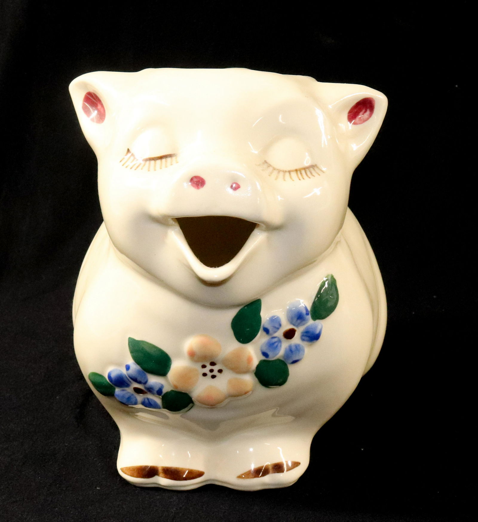 HULL POTTERY PITCHER (1 of 3)