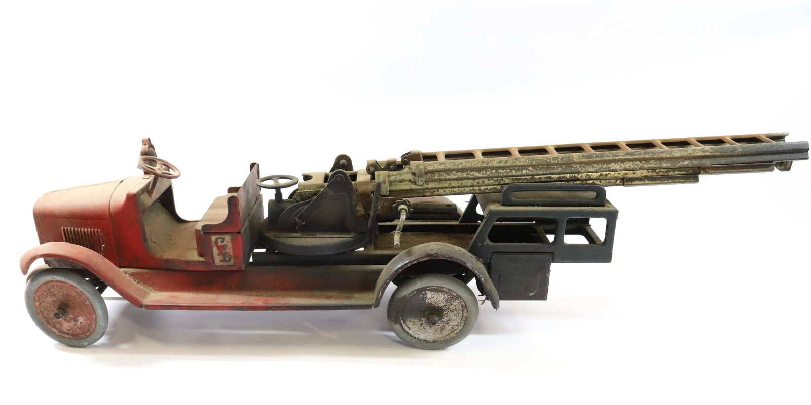 BUDDY L  AERIAL LADDER FIRE TRUCK (1 of 5)