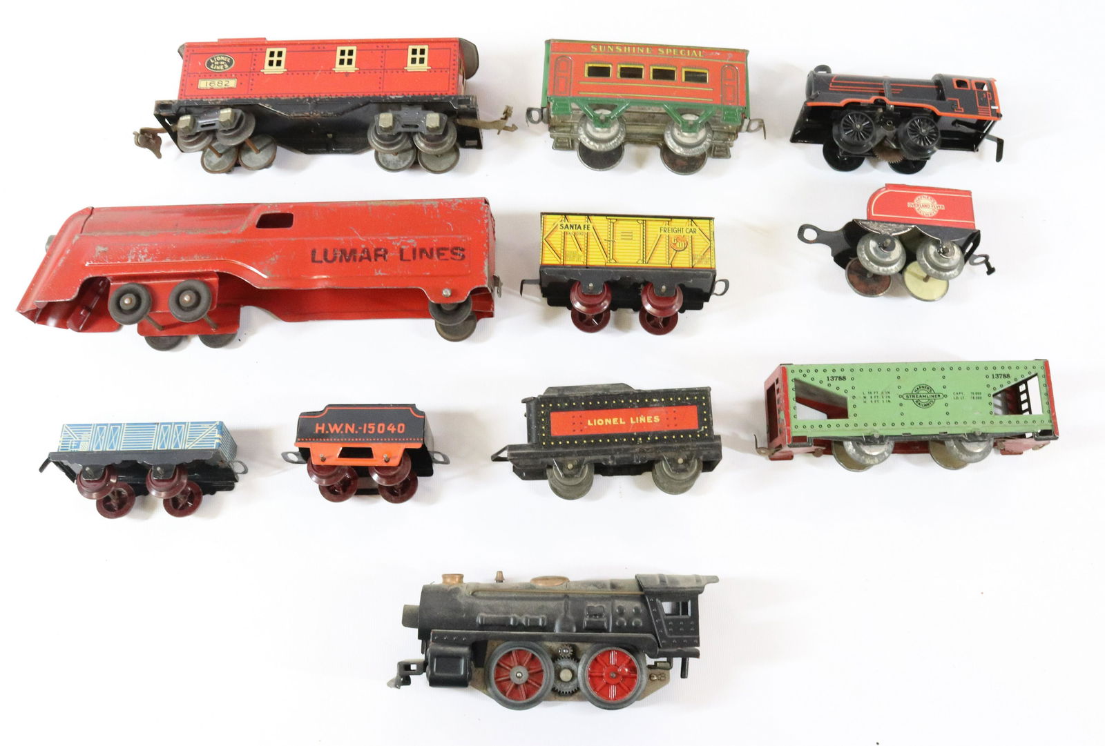 GROUP LOT OF VARIOUS TOY TRAINS (1 of 3)