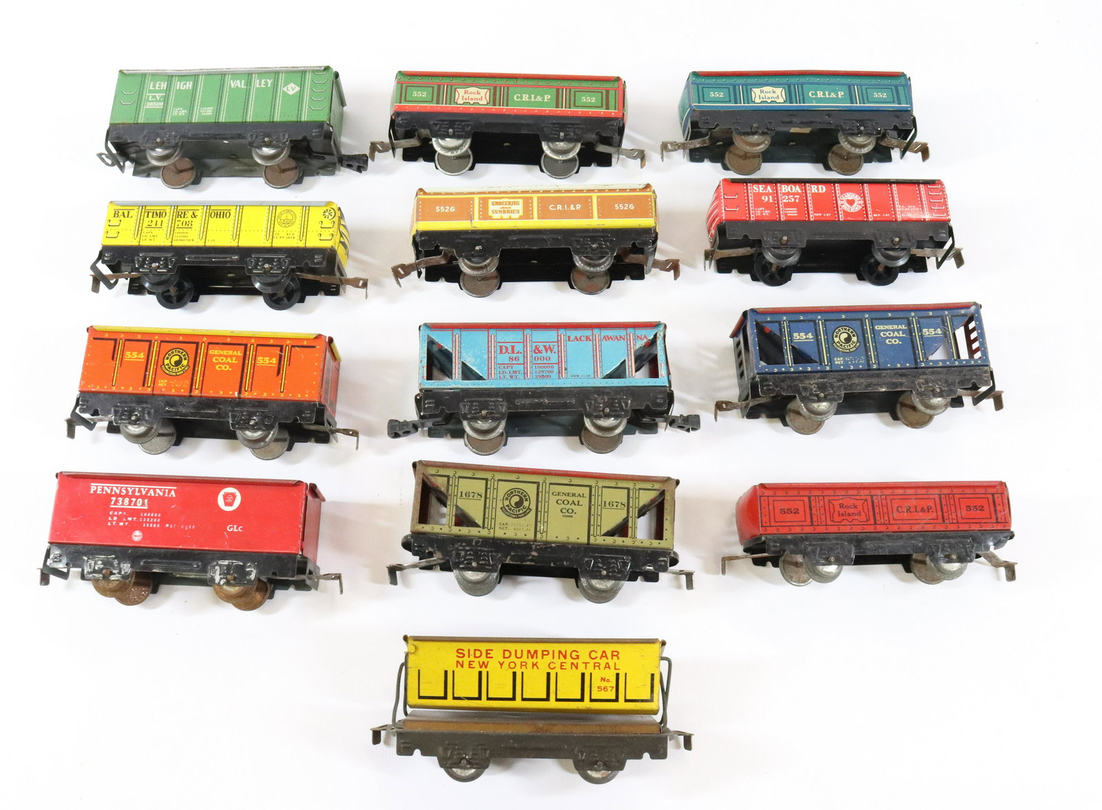 VINTAGE TIN LITHO TRAIN CAR LOT (1 of 4)