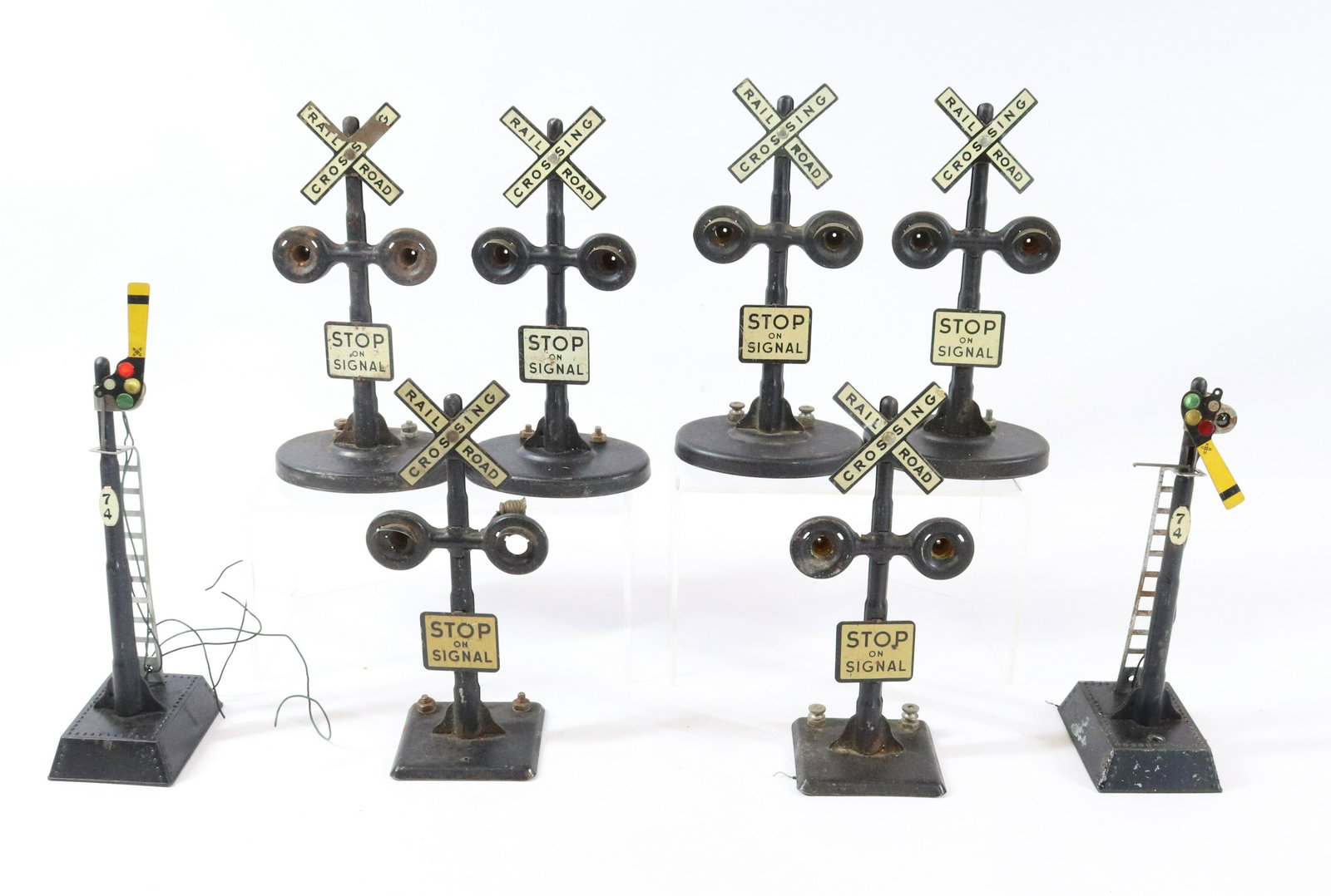 RAILROAD TRAIN ACCESSORIES LOT (1 of 2)