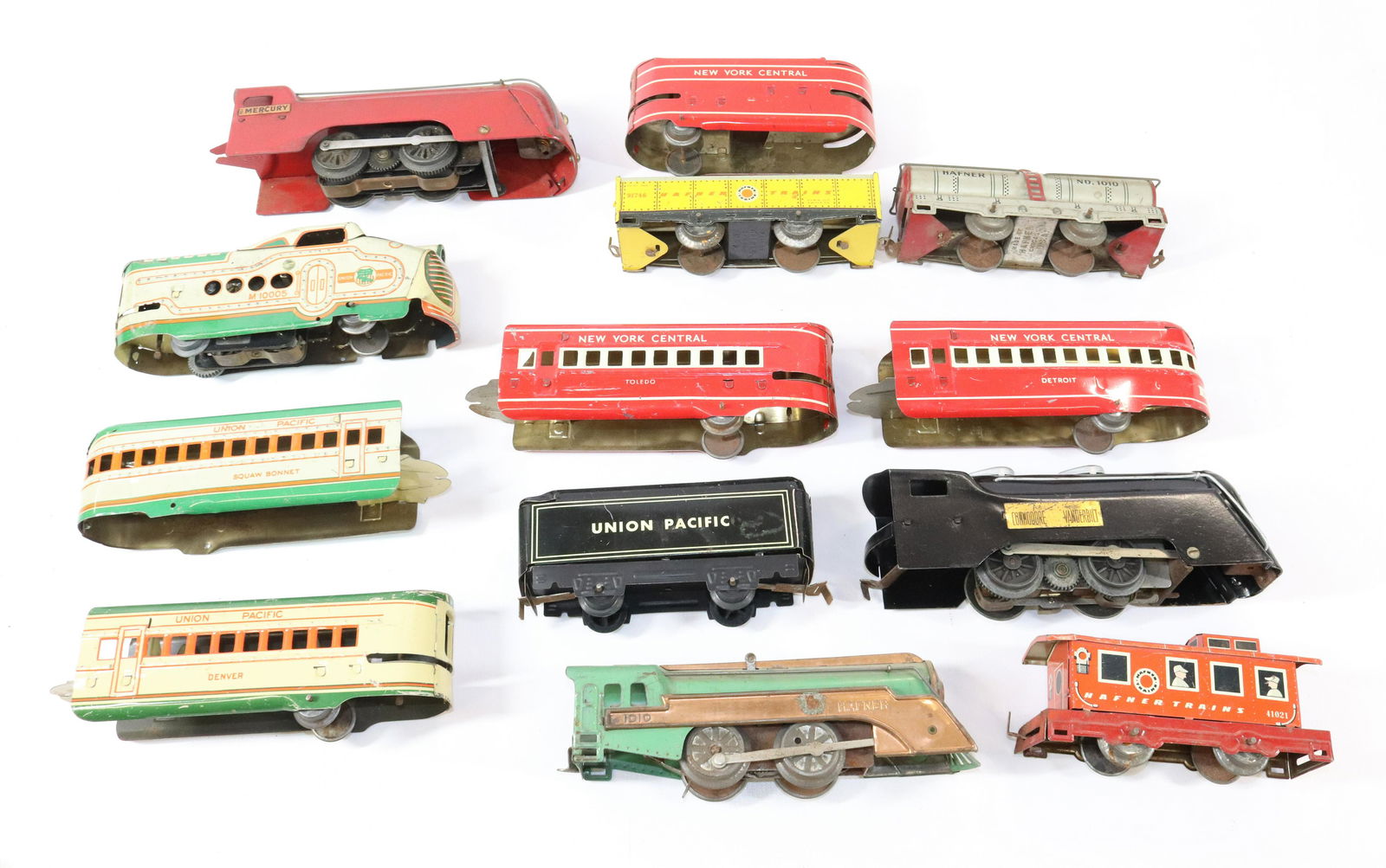 TIN LITHO LOCOMOTIVES AND TRAIN CAR LOT (1 of 4)