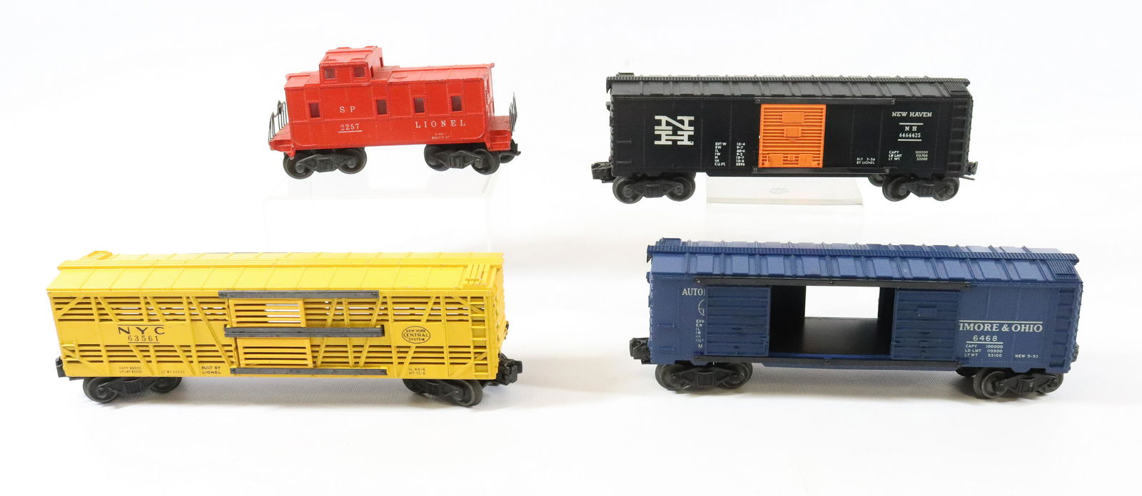 (4) LIONEL TRAIN BOX CARS (1 of 3)
