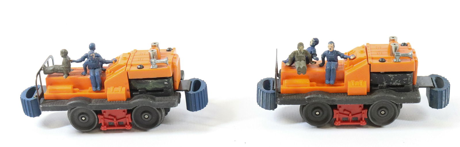 (2) LIONEL 50 GANG CARS (1 of 3)