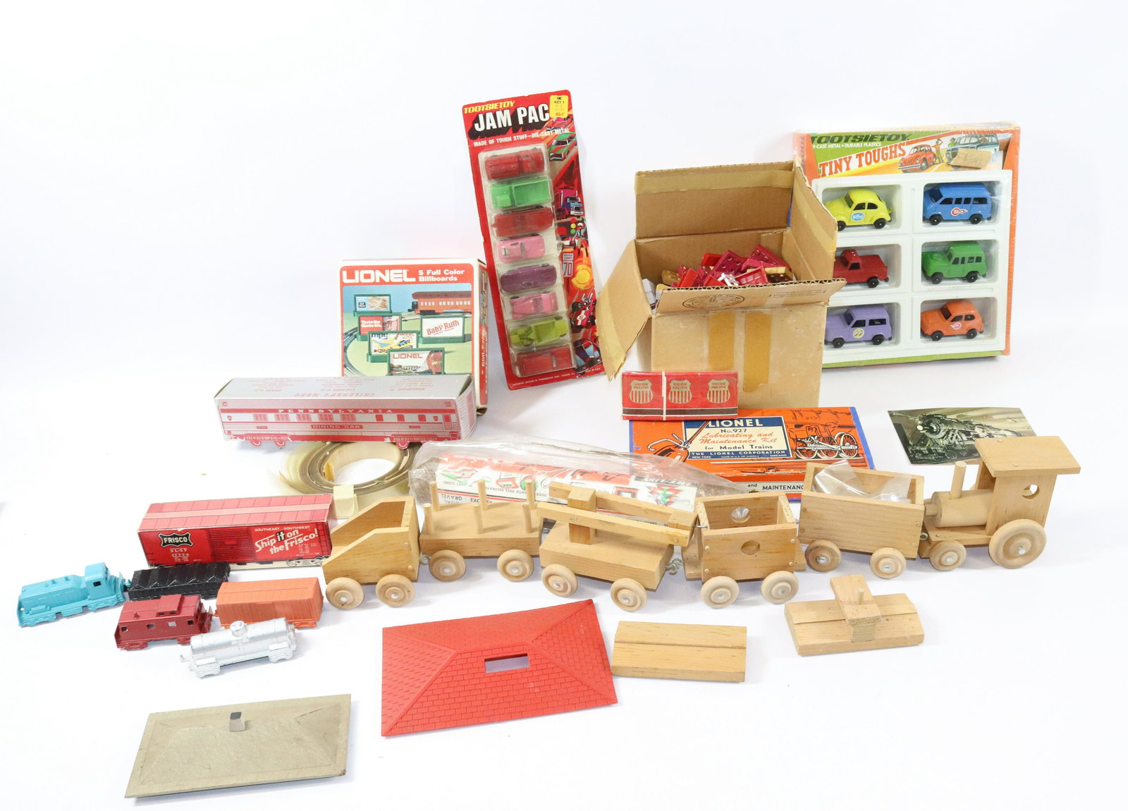 GROUP LOT OF VARIOUS TOYS (1 of 5)