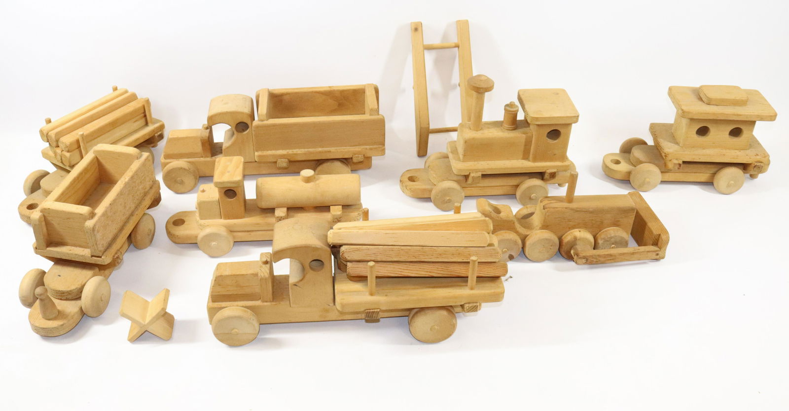 GROUP LOT OF BILL MULLER WOODEN TOYS: VARIOUS STYLES AND SIZES