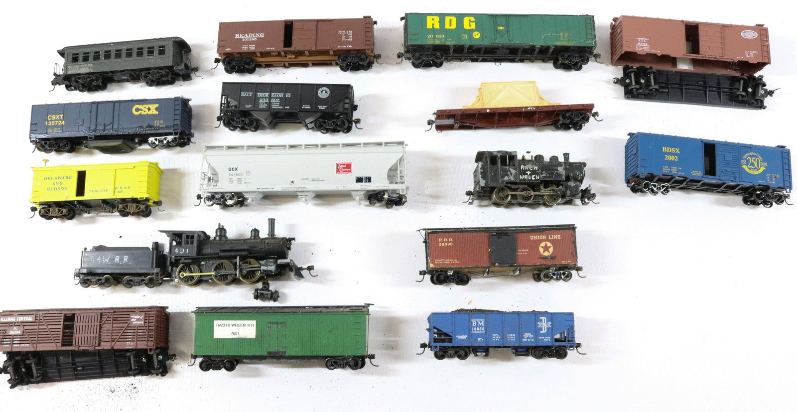 LARGE GROUP LOT OF "HO" SCALE LOCOMOTIVE AND TRAIN CARS (1 of 6)