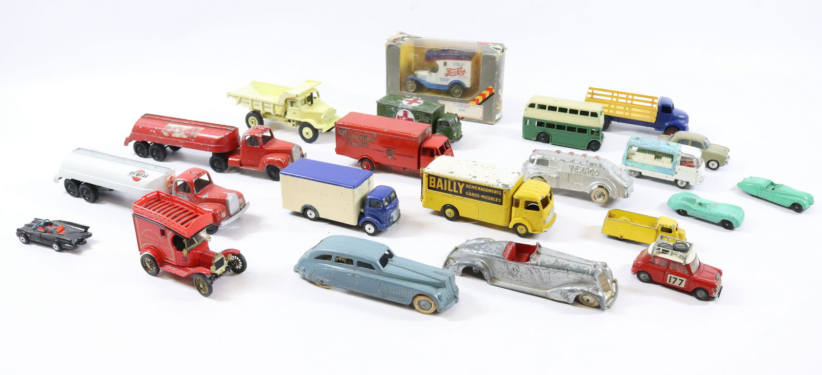 GROUP LOT OF TOY TRUCKS AND CARS (1 of 6)
