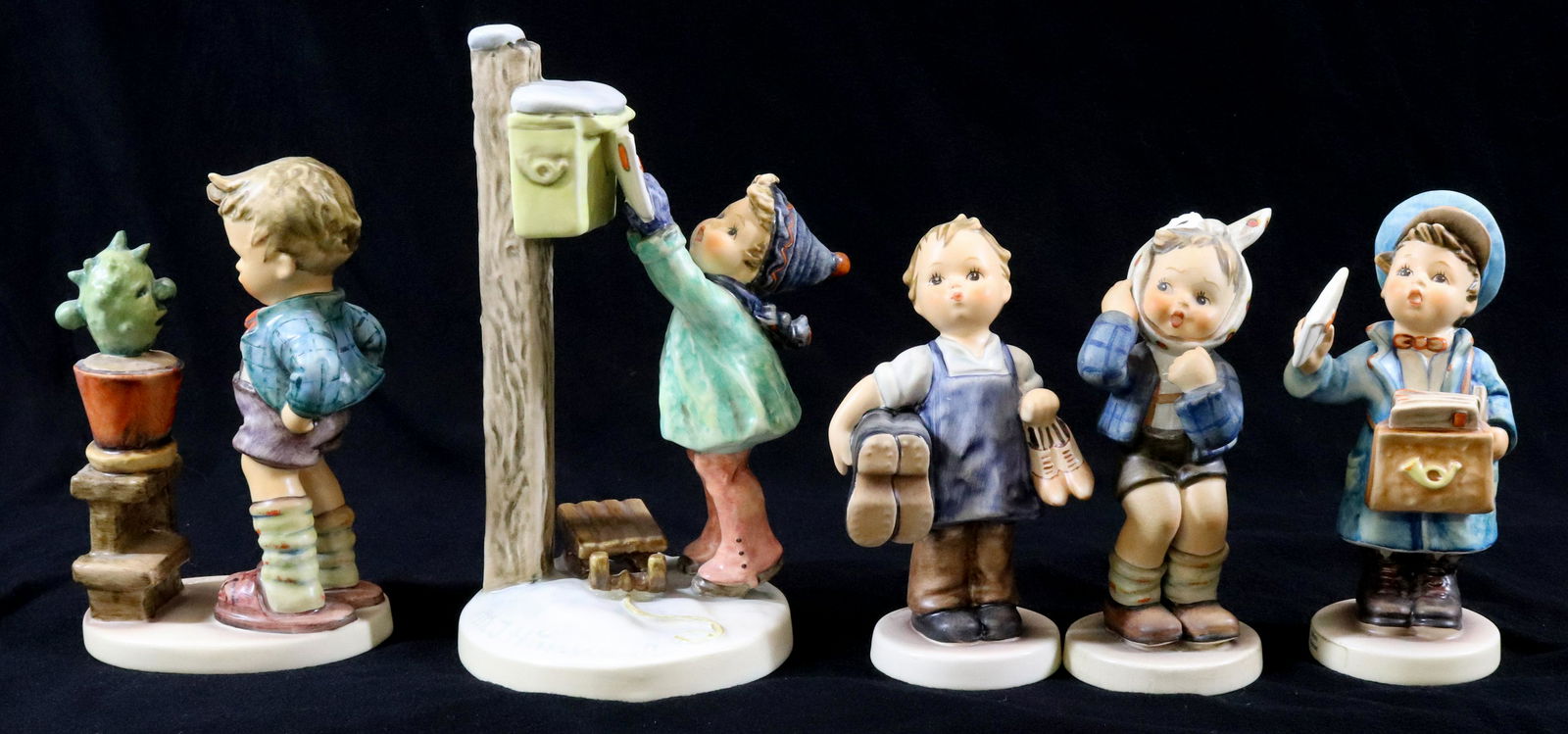 HUMMEL FIGURINE LOT (1 of 3)