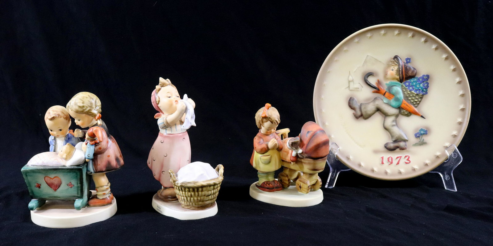 HUMMEL FIGURINE LOT (1 of 3)