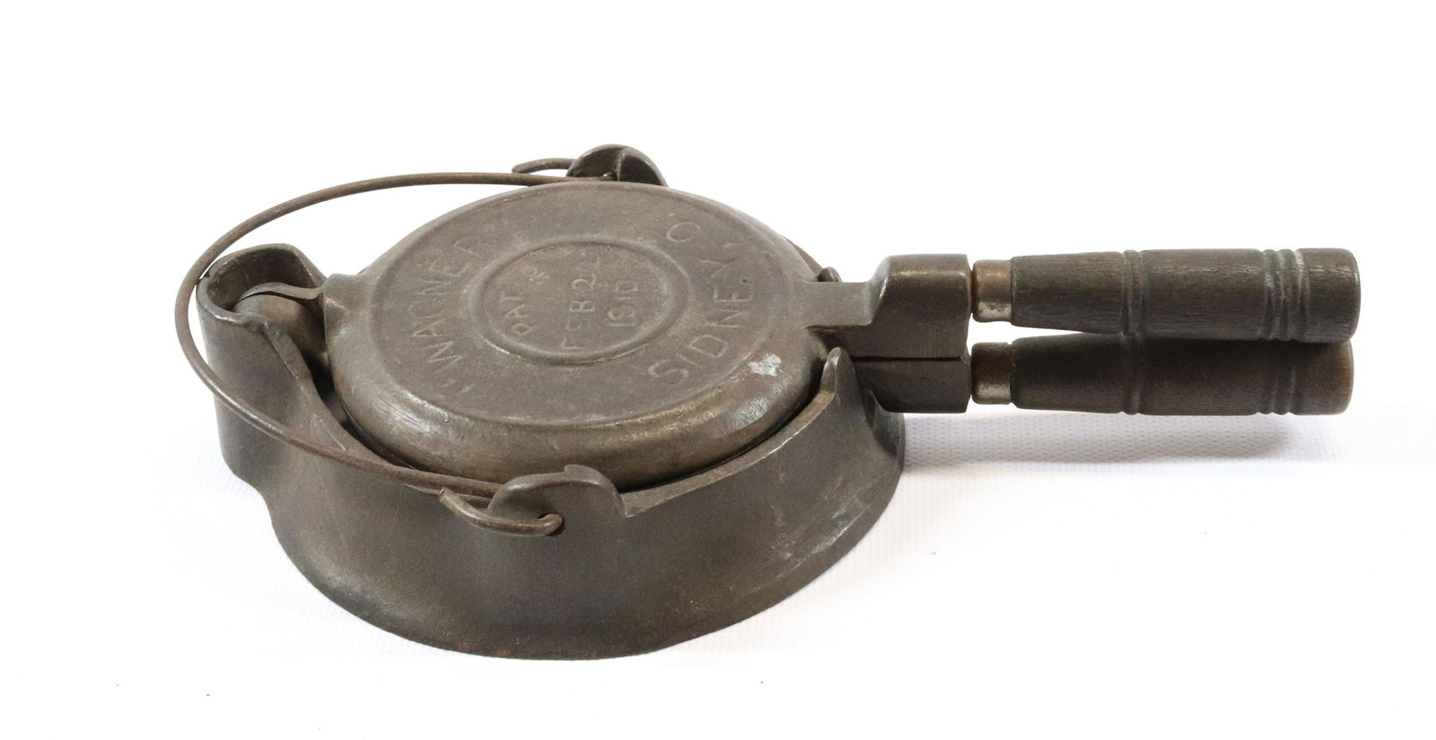 MINIATURE WAGNER WAFFLE IRON (1 of 4)