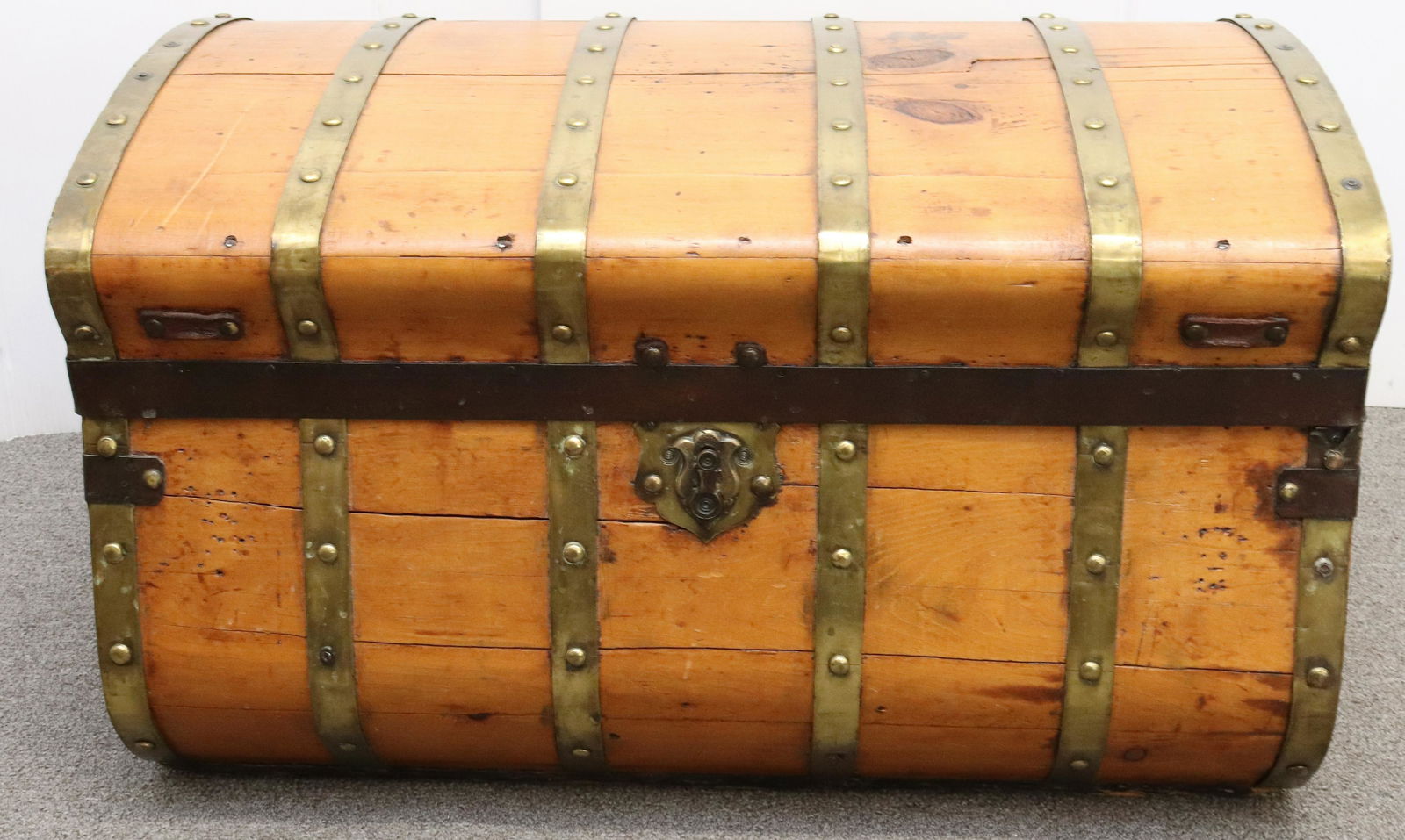 PRIMITIVE WOODEN TRUNK (1 of 4)