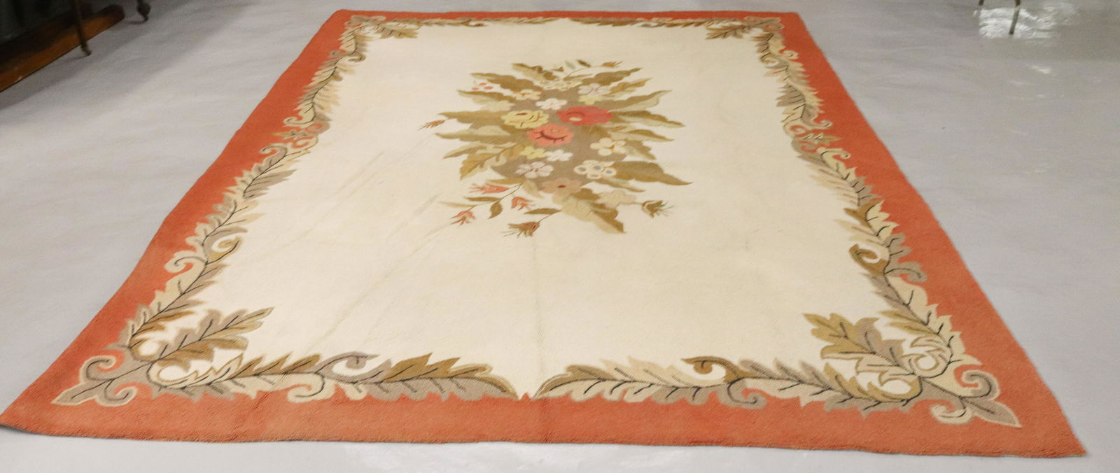 ROOM SIZE HOOKED RUG (1 of 4)