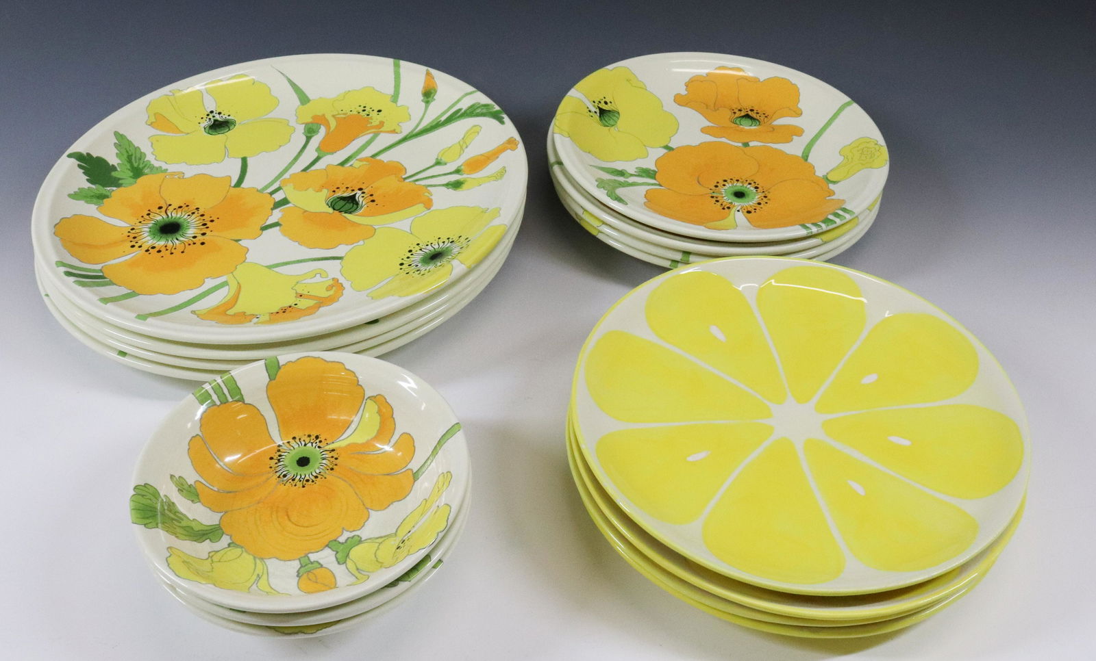 LOT OF METLOX DISHES AND LEMON PLATES (1 of 3)
