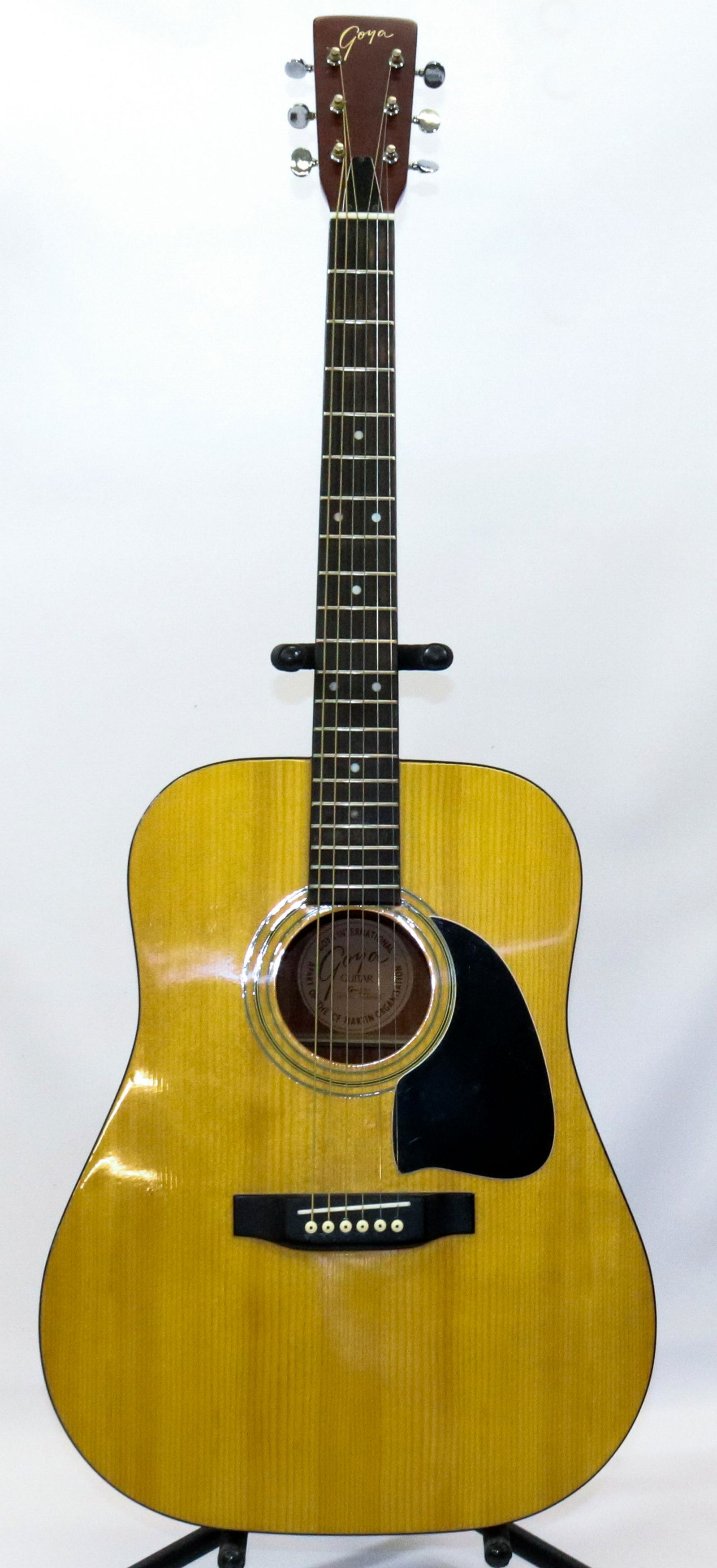 GOYA ACOUSTIC GUITAR (1 of 4)