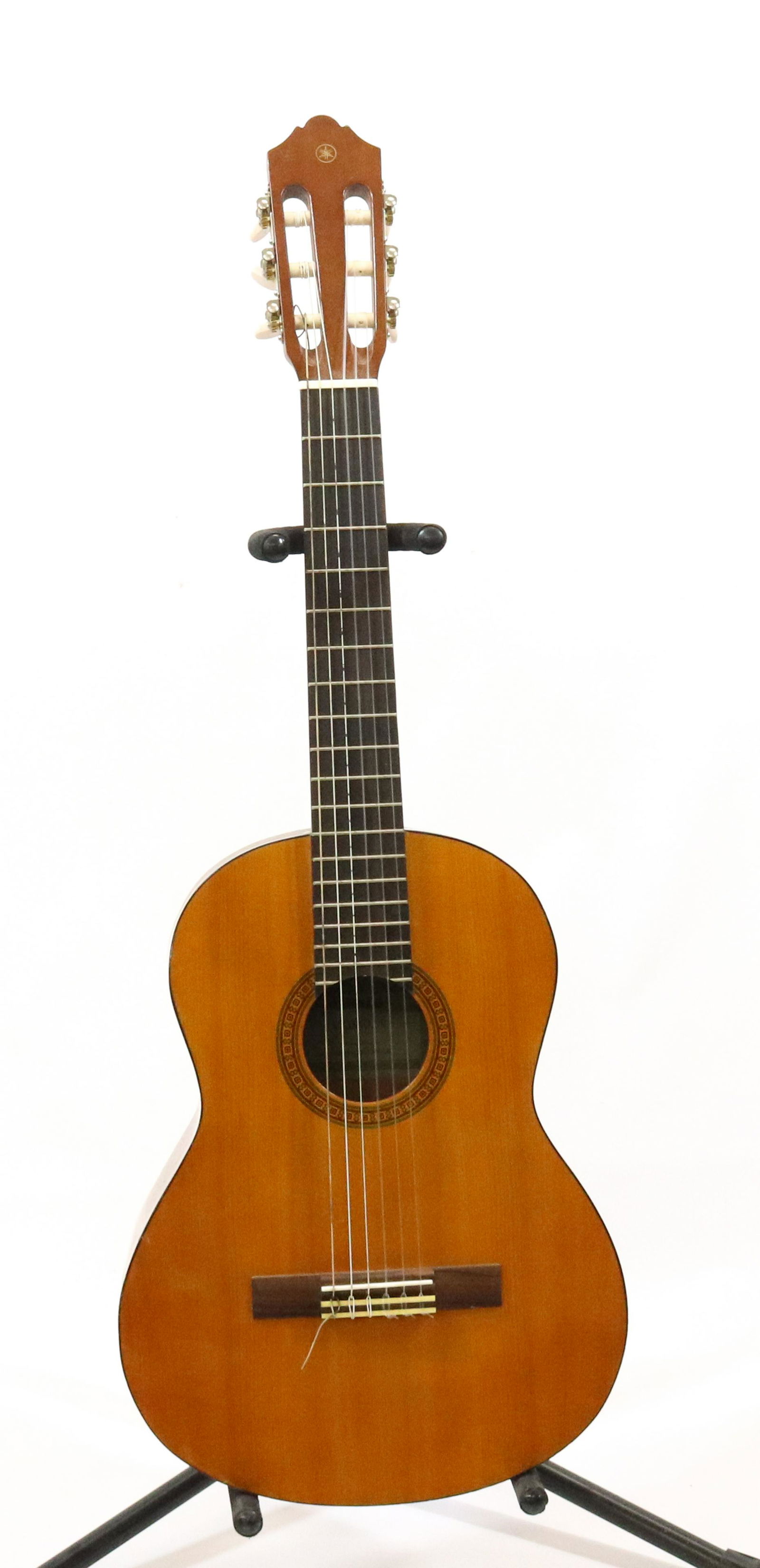 YAMAHA ACOUSTIC GUITAR (1 of 2)