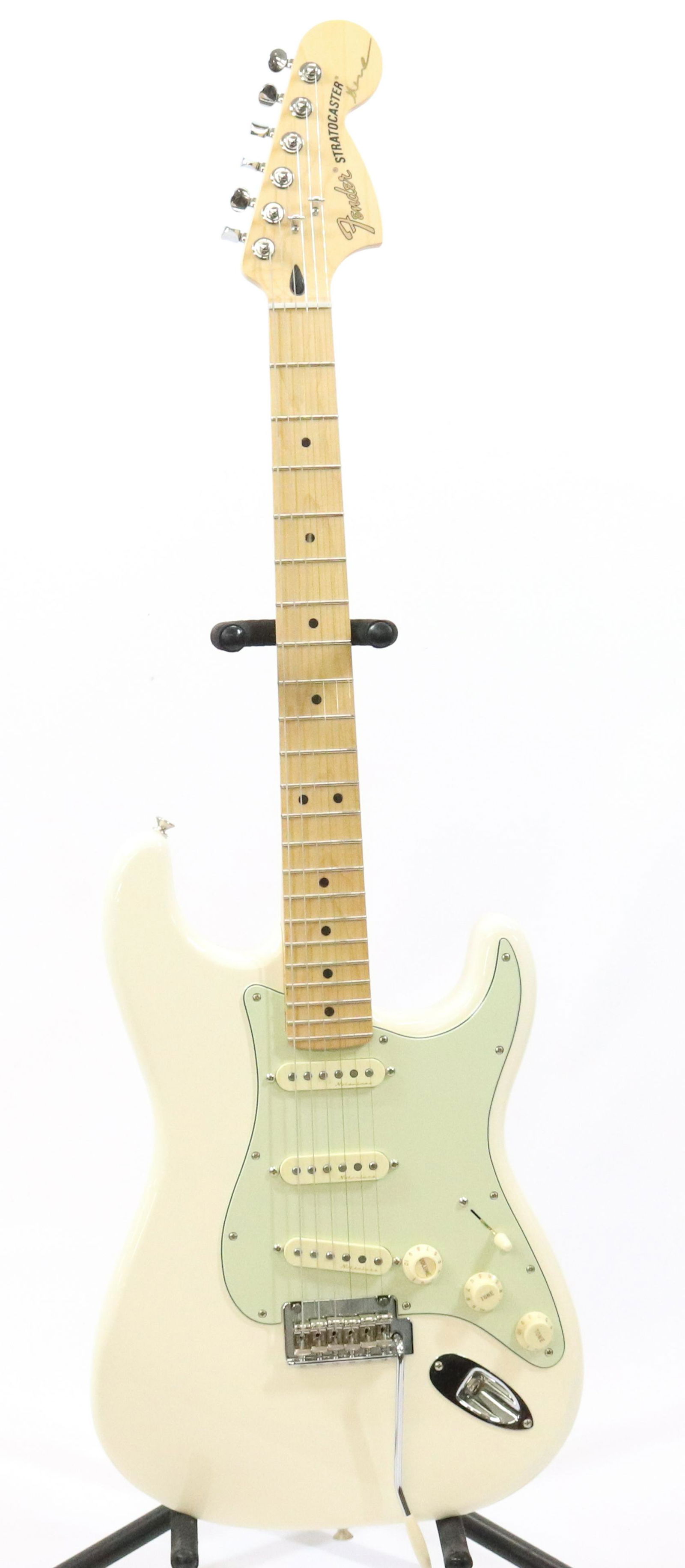 FENDER ELECTRIC GUITAR (1 of 6)