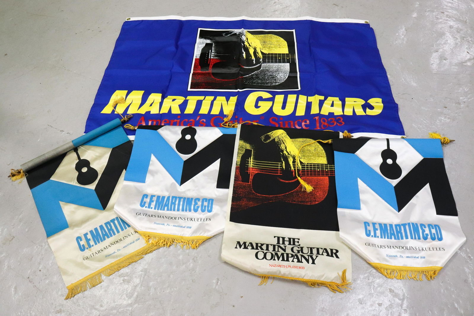 (5) MARTIN GUITAR ADVERTISING BANNERS (1 of 1)