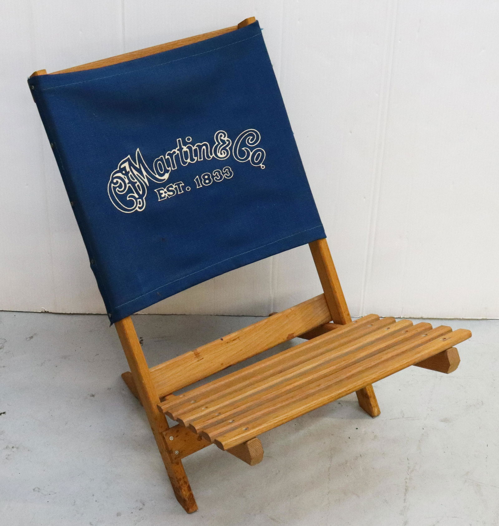 MARTIN GUITAR COLLAPSIBLE CAMP CHAIR (1 of 3)