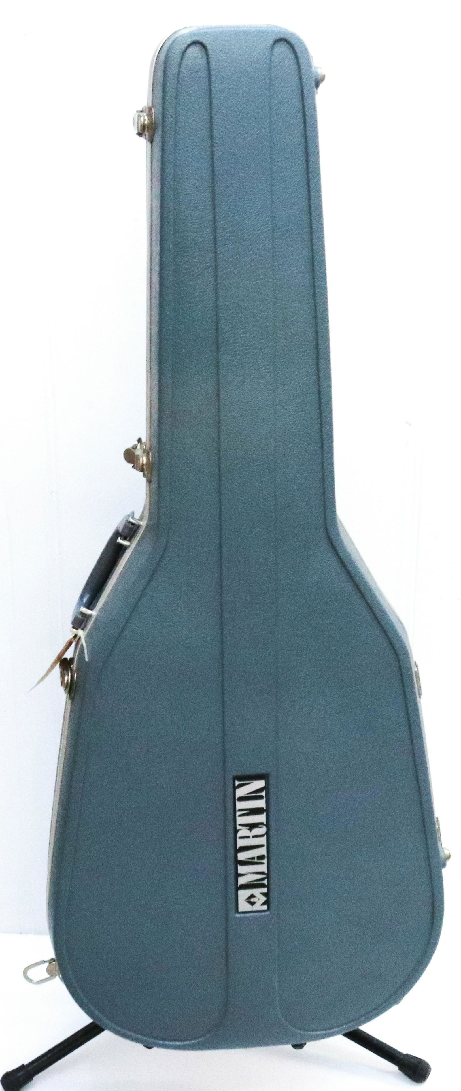 MARTIN GUITAR HARD CASE (1 of 3)