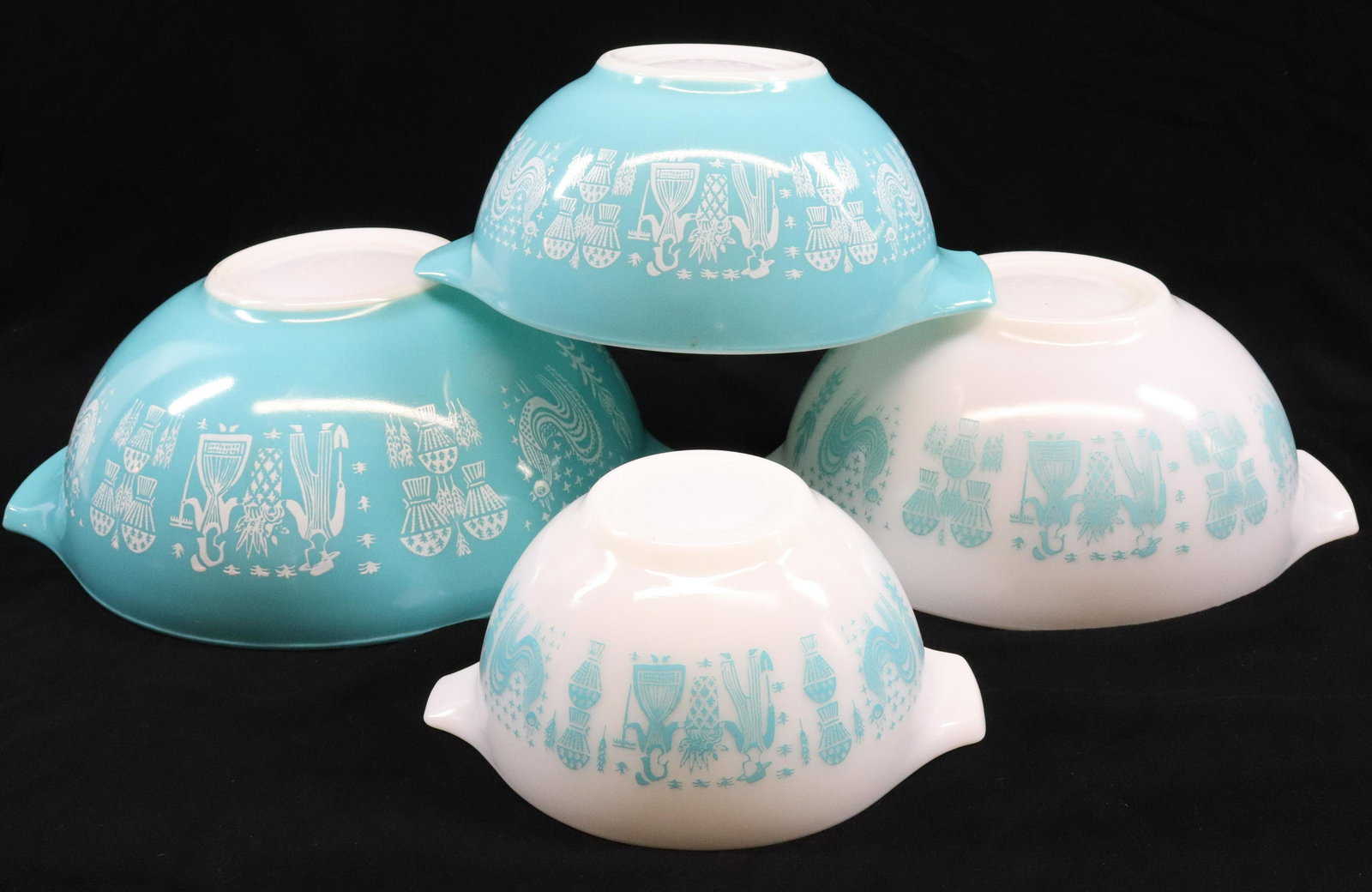 GRADUATED SET OF PYREX AMISH BUTTER PRINT BOWLS (1 of 7)