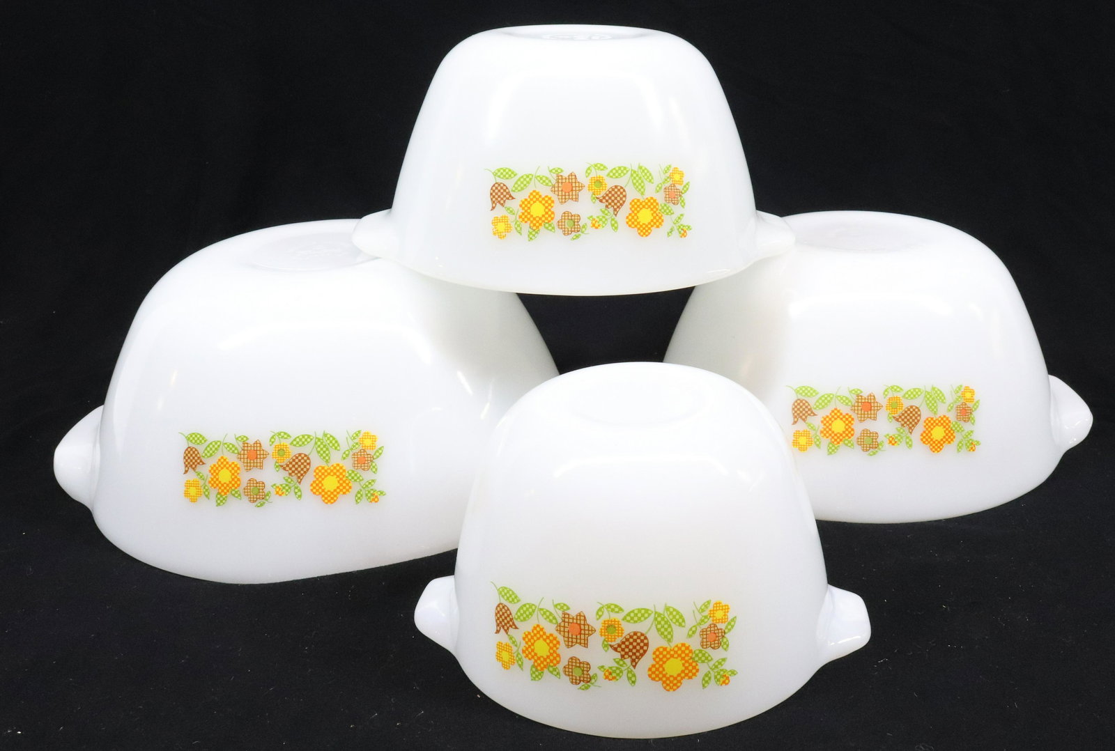 (4) FIRE-KING MIXING BOWLS (1 of 6)