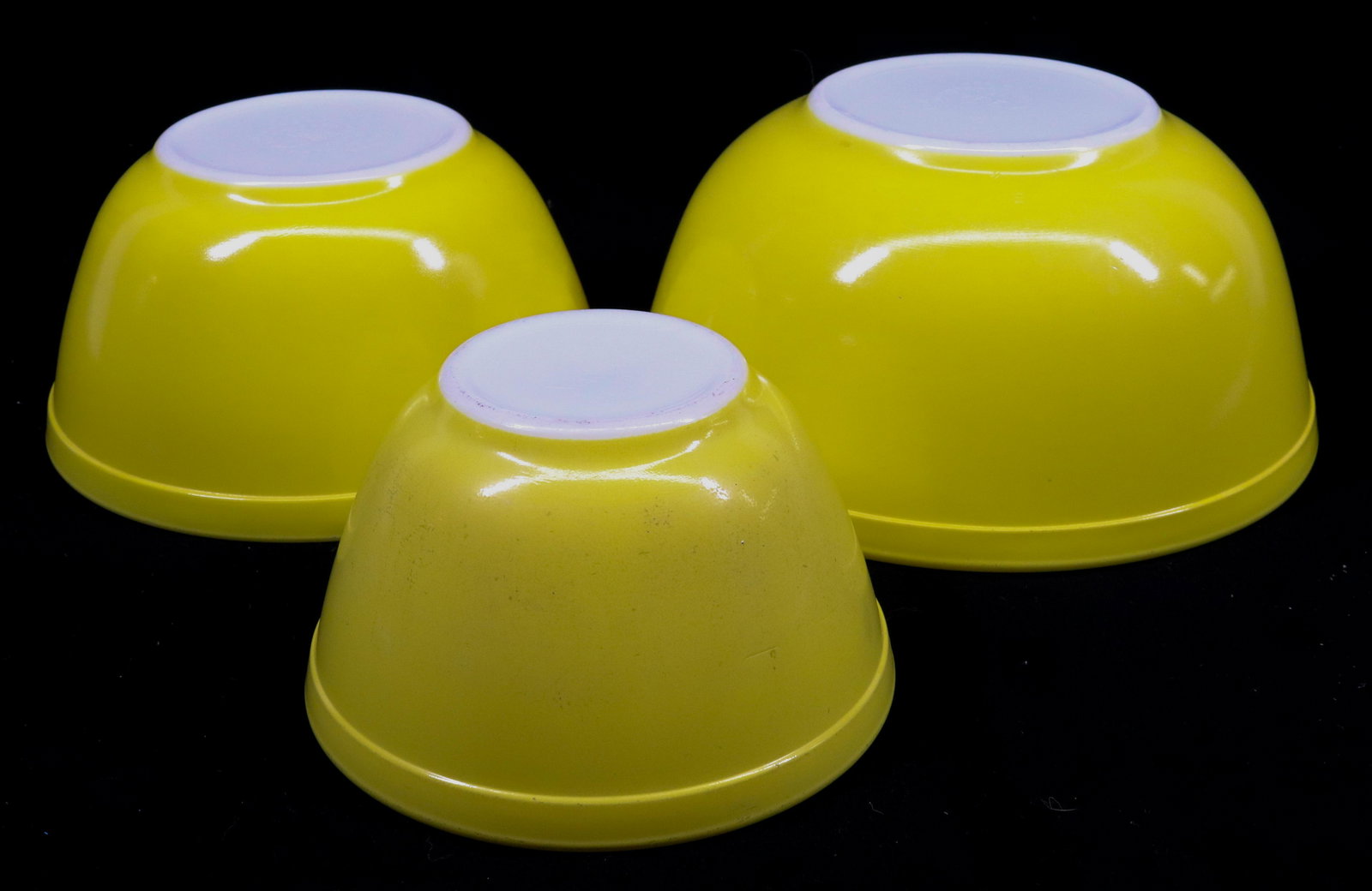 (3) PYREX MIXING BOWLS (1 of 6)