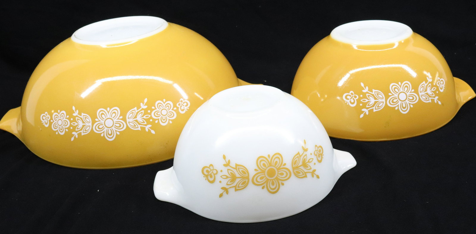 (3) PYREX MIXING BOWLS (1 of 5)