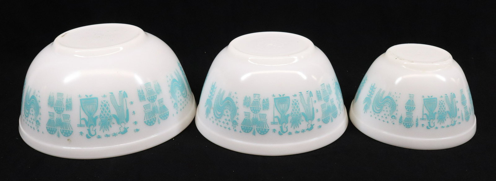 (3) PYREX GRADUATED MIXING BOWLS (1 of 5)