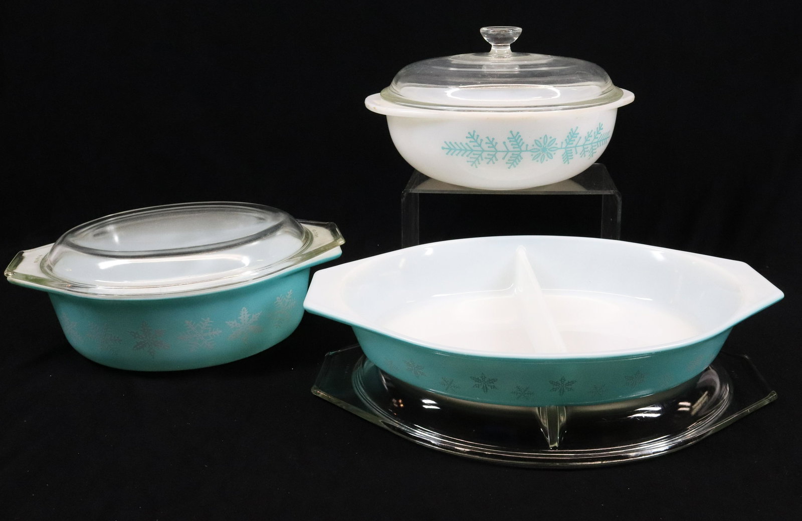 (3) PYREX CASSEROLE DISHES (1 of 6)