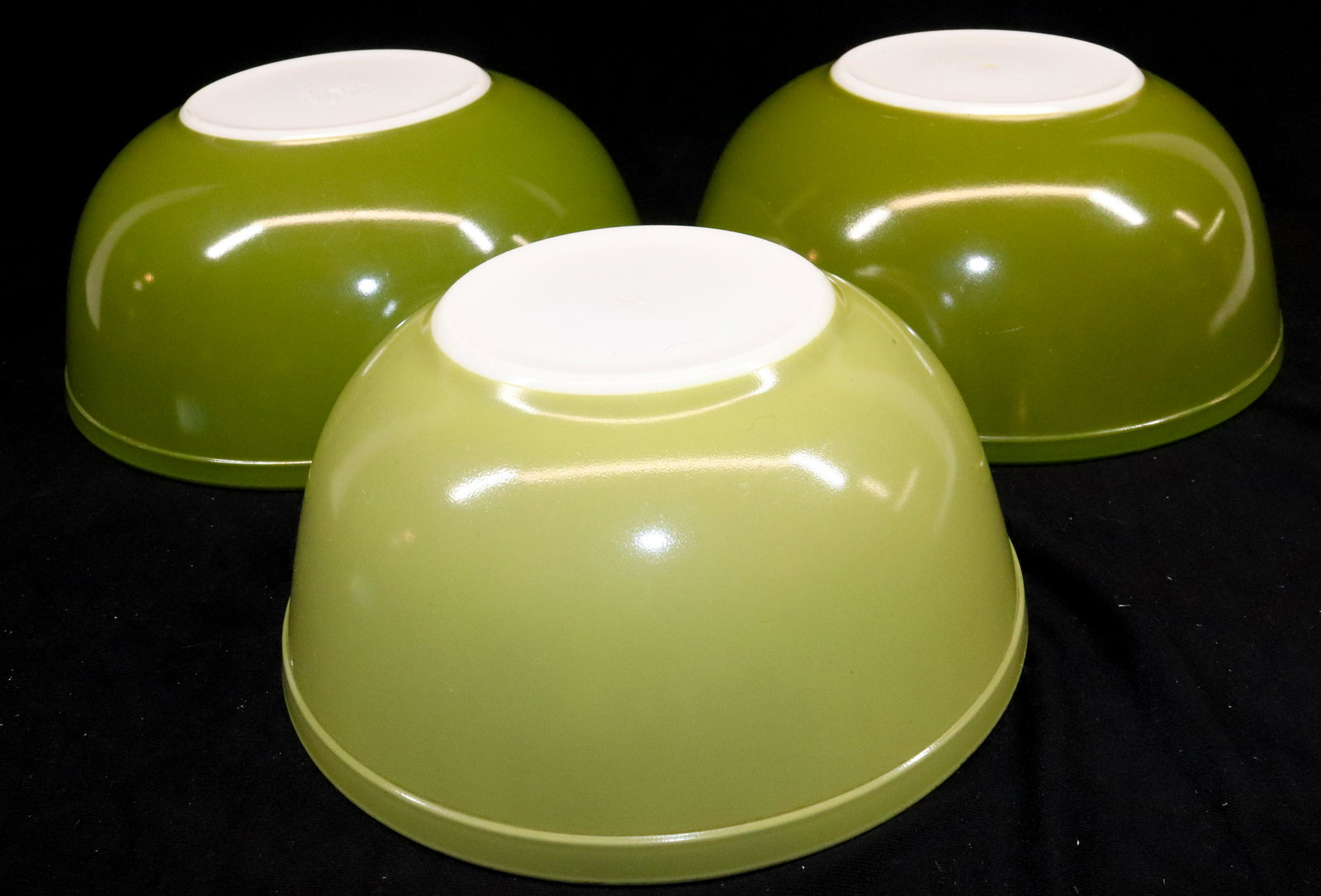 (3) PYREX MIXING BOWLS (1 of 5)