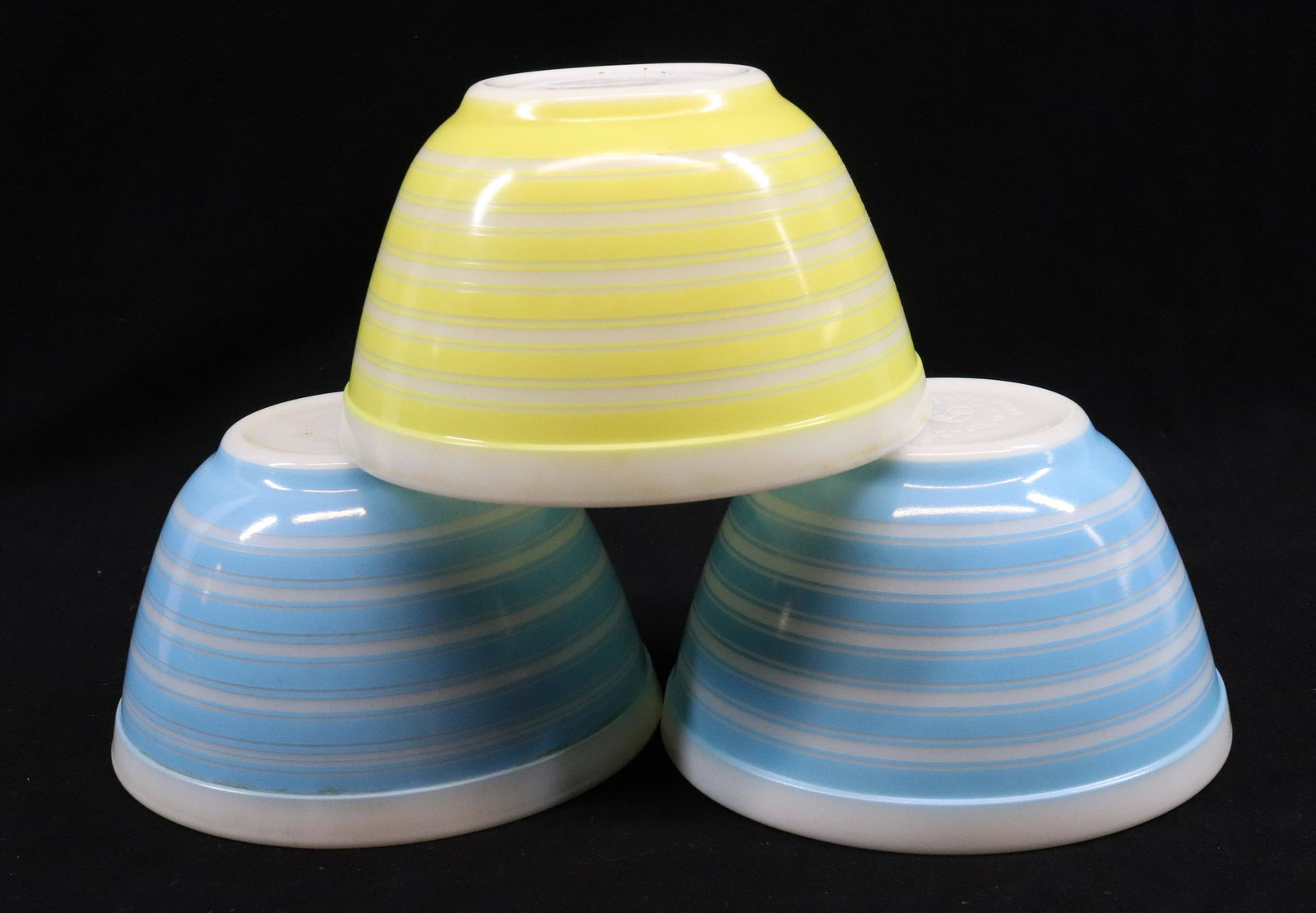 (3) PYREX STRIPED MIXING BOWLS (1 of 5)
