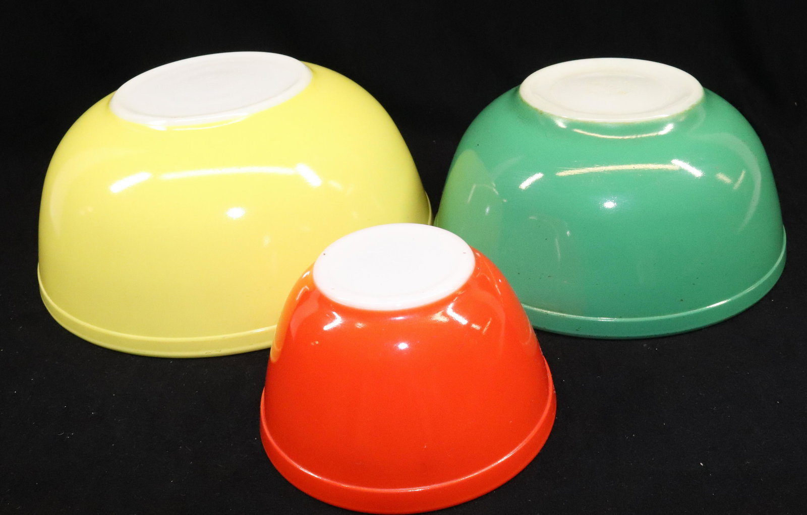 (3) PYREX MIXING BOWLS (1 of 5)