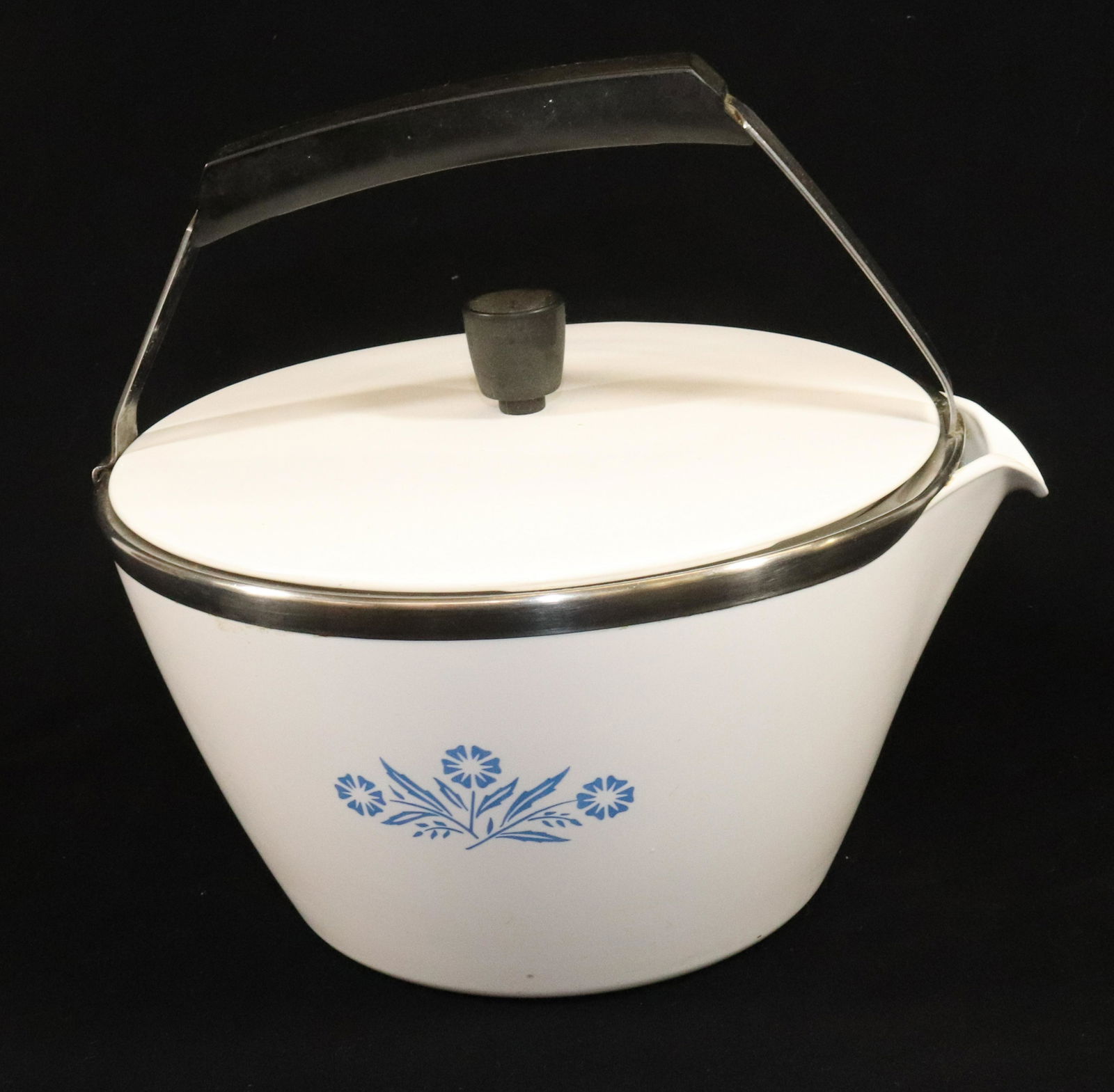 CORNING WARE TEA KETTLE (0222) on Jun 23, 2022 Hartzell's Auction