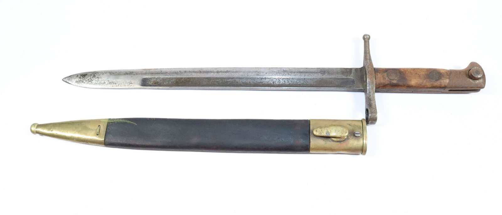 VINTAGE BAYONET WITH SCABBARD (1 of 3)