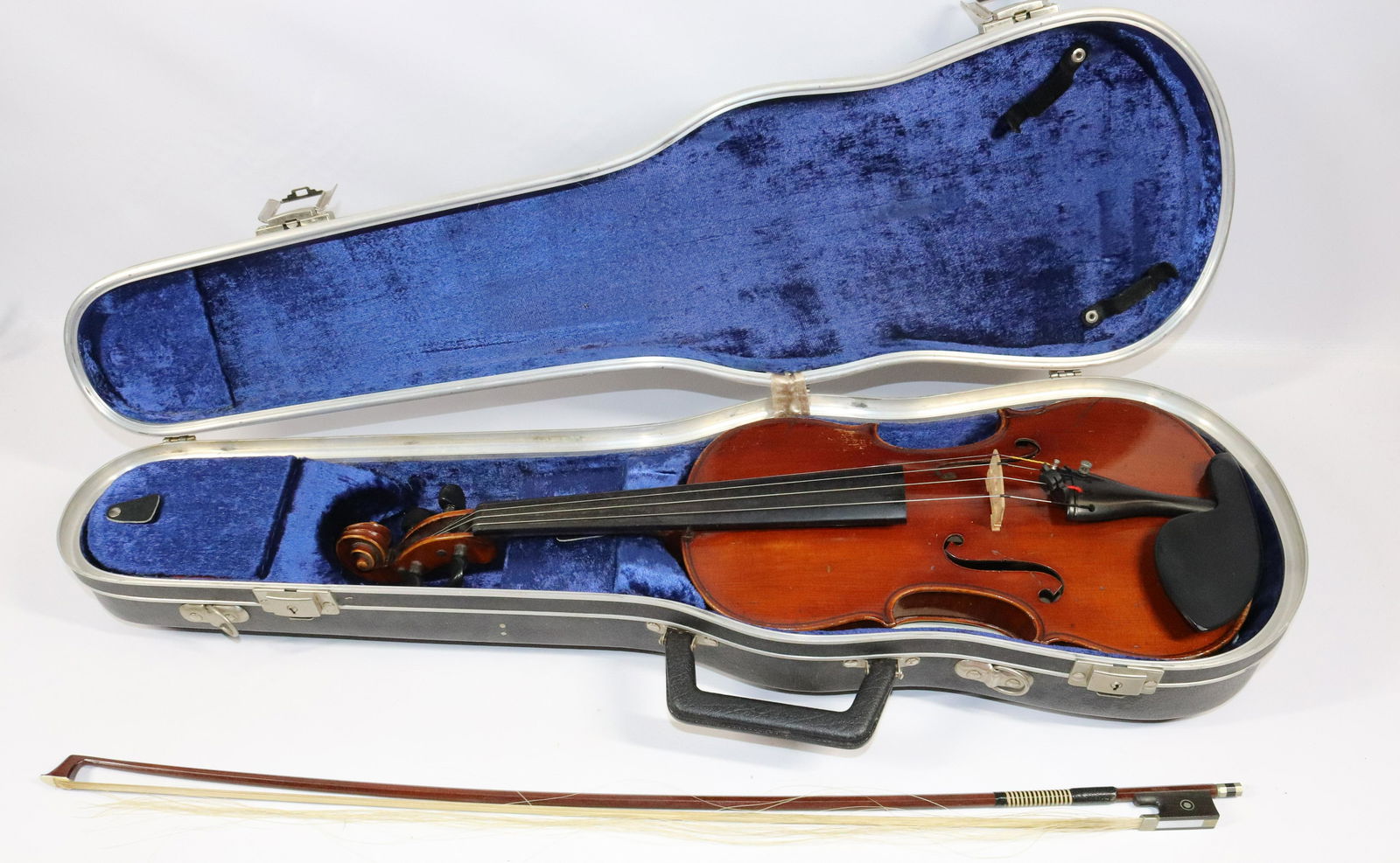 HEBERLEIN VIOLIN, REICHEL BOW AND CASE (1 of 6)