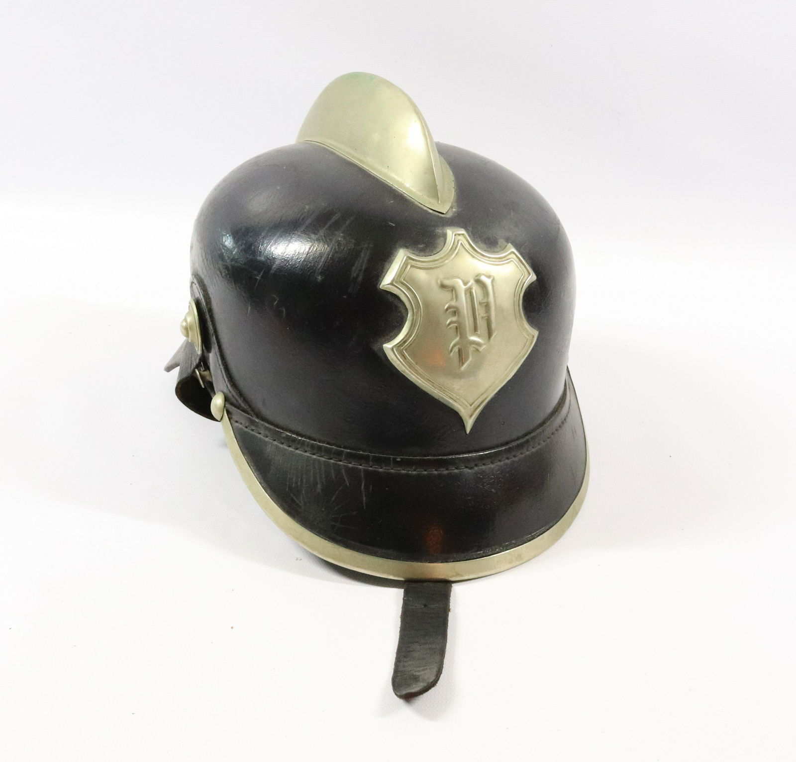 ANTIQUE GERMAN FIREMAN HELMET (1 of 5)