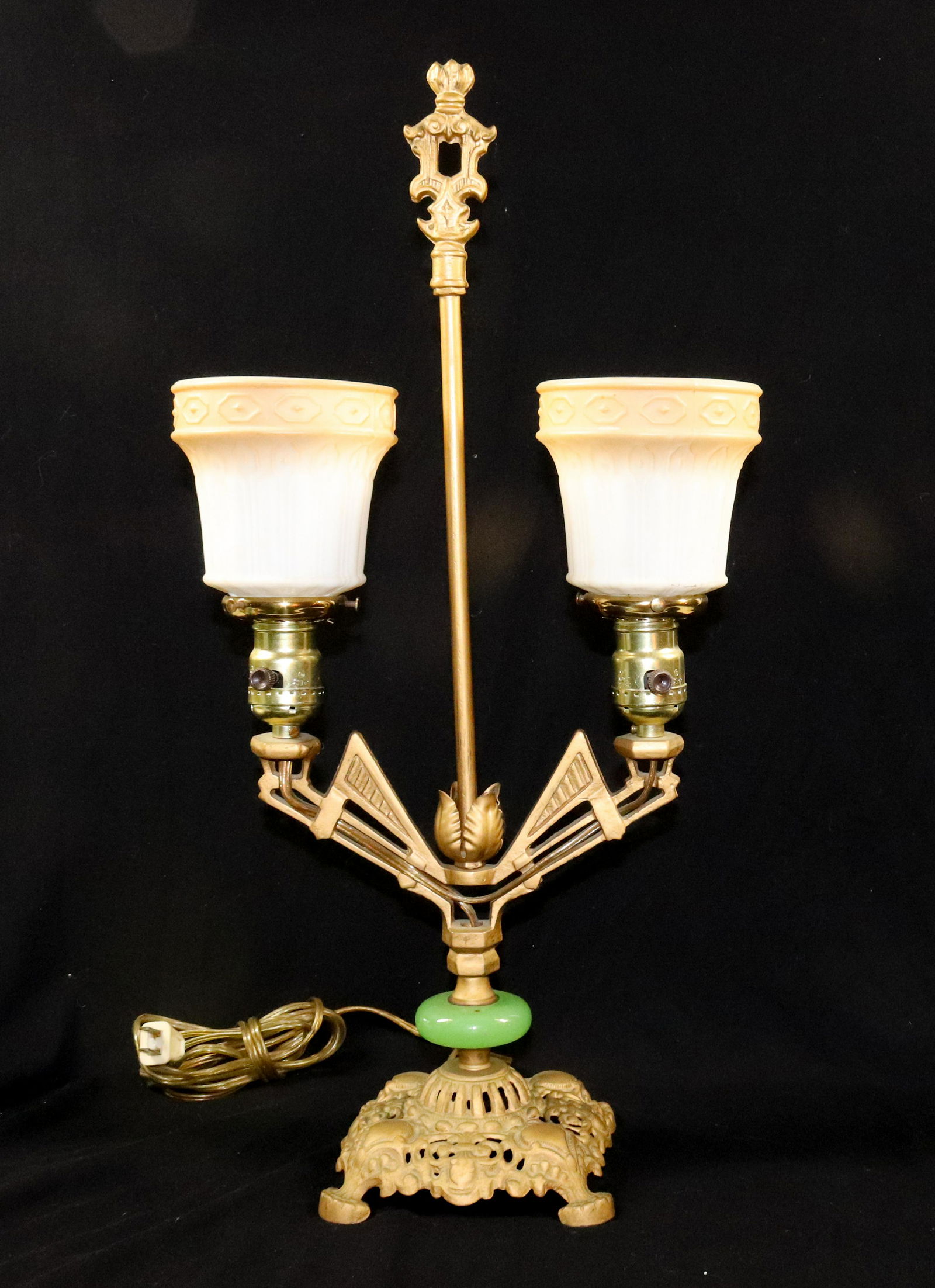 PAINTED CAST IRON TABLE LAMP (1 of 2)