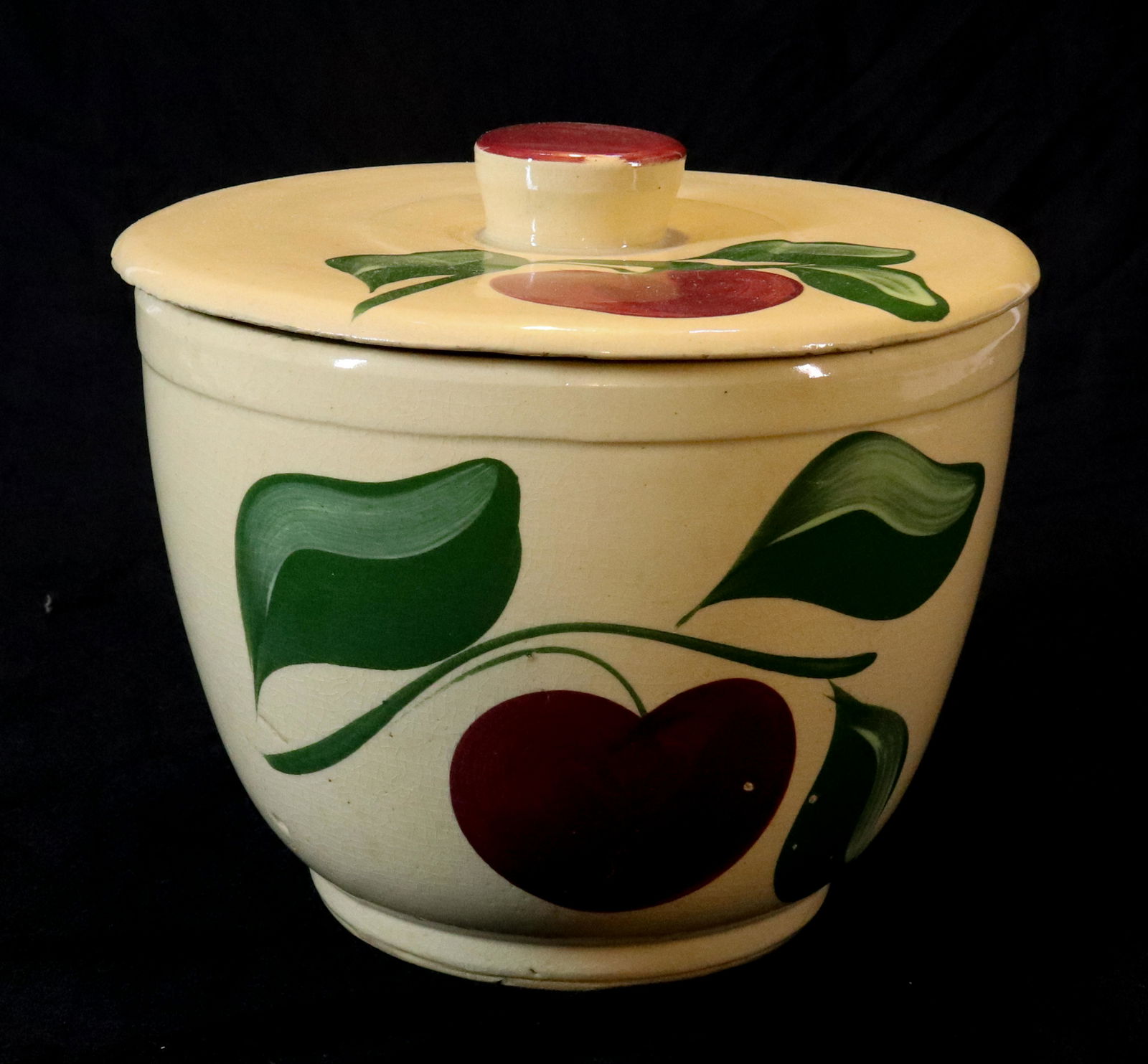 WATT WARE RED APPLE LIDDED ICE BUCKET (1 of 4)