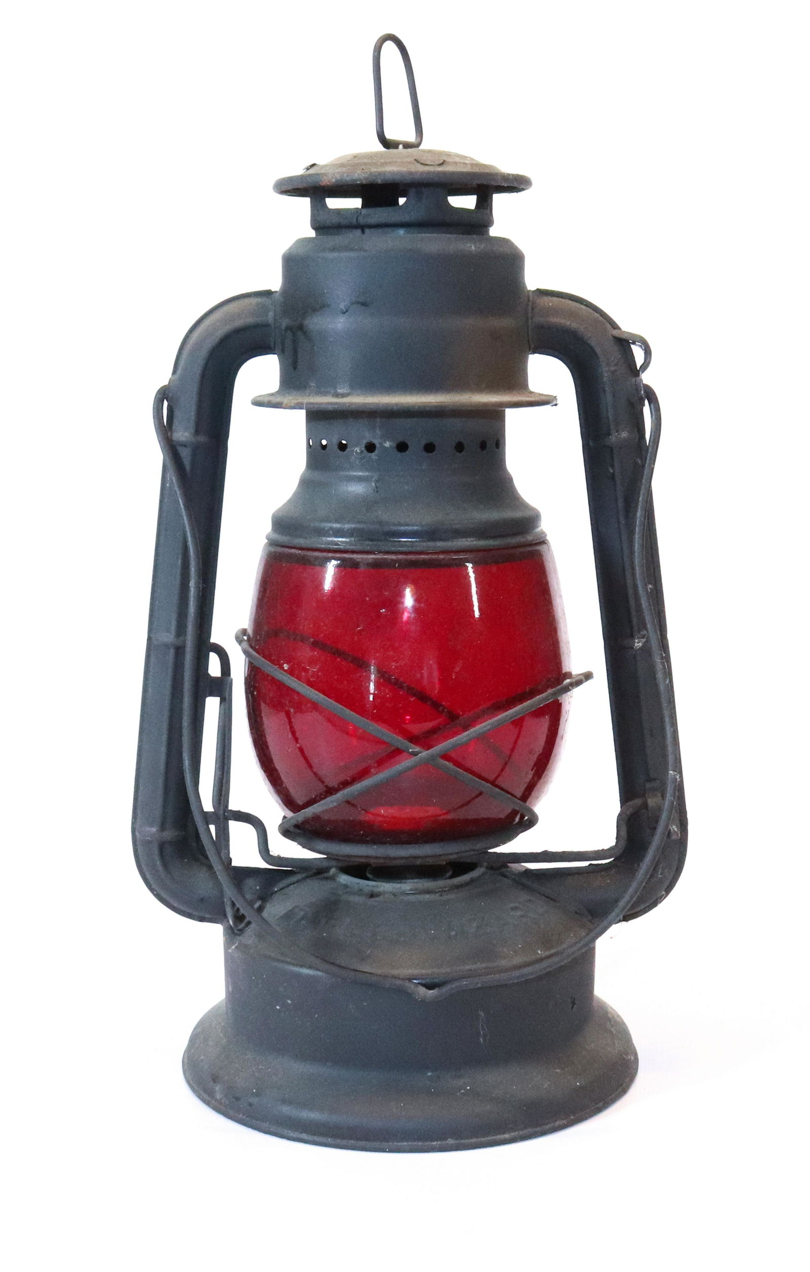 VINTAGE DIETZ RAILROAD LANTERN (1 of 3)