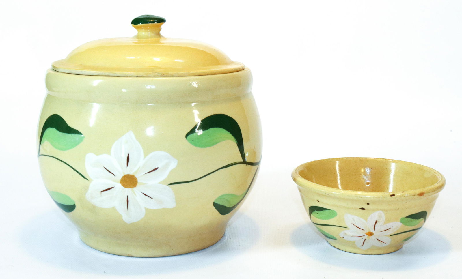 (2) WATT POTTERY WHITE DAISY PIECES (1 of 4)