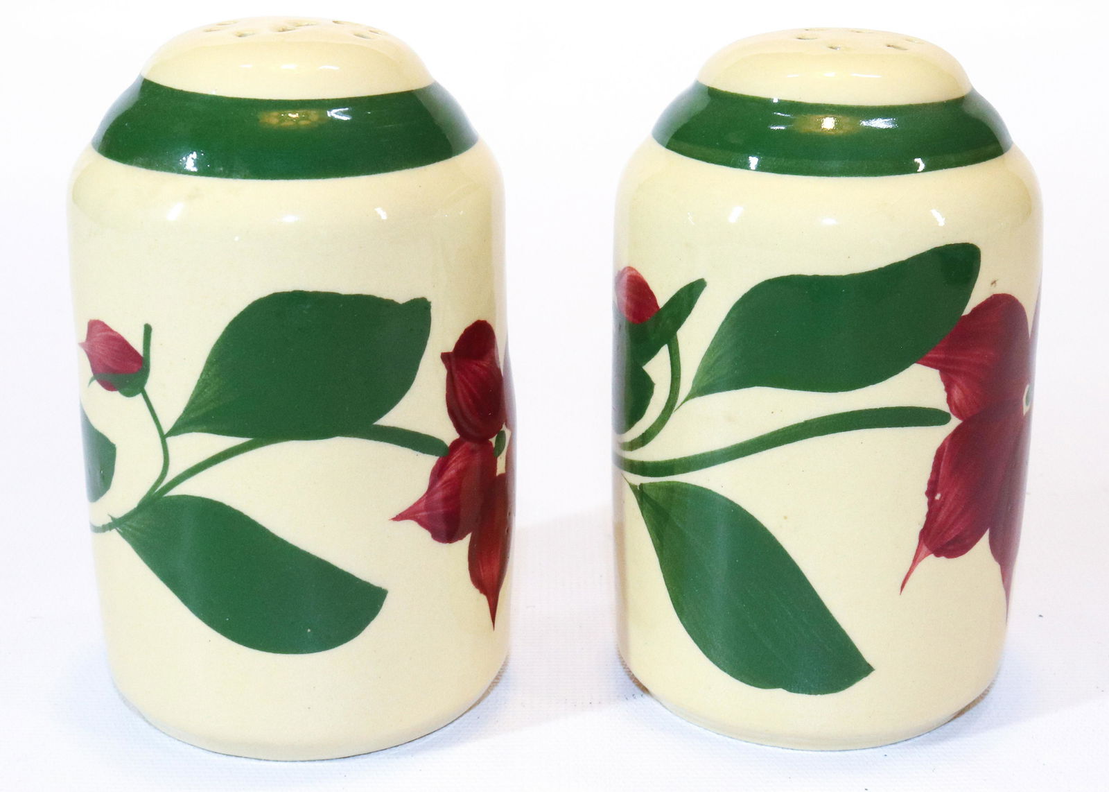 PAIR OF WATT WARE STAR FLOWER SHAKERS (1 of 4)
