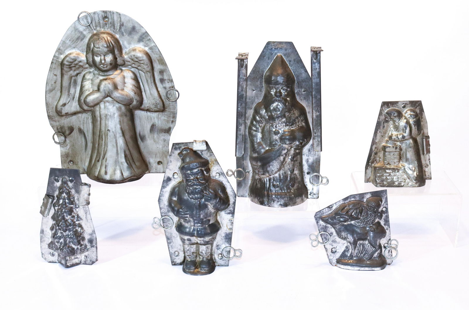 (6) CHRISTMAS CHOCOLATE MOLDS (1 of 2)