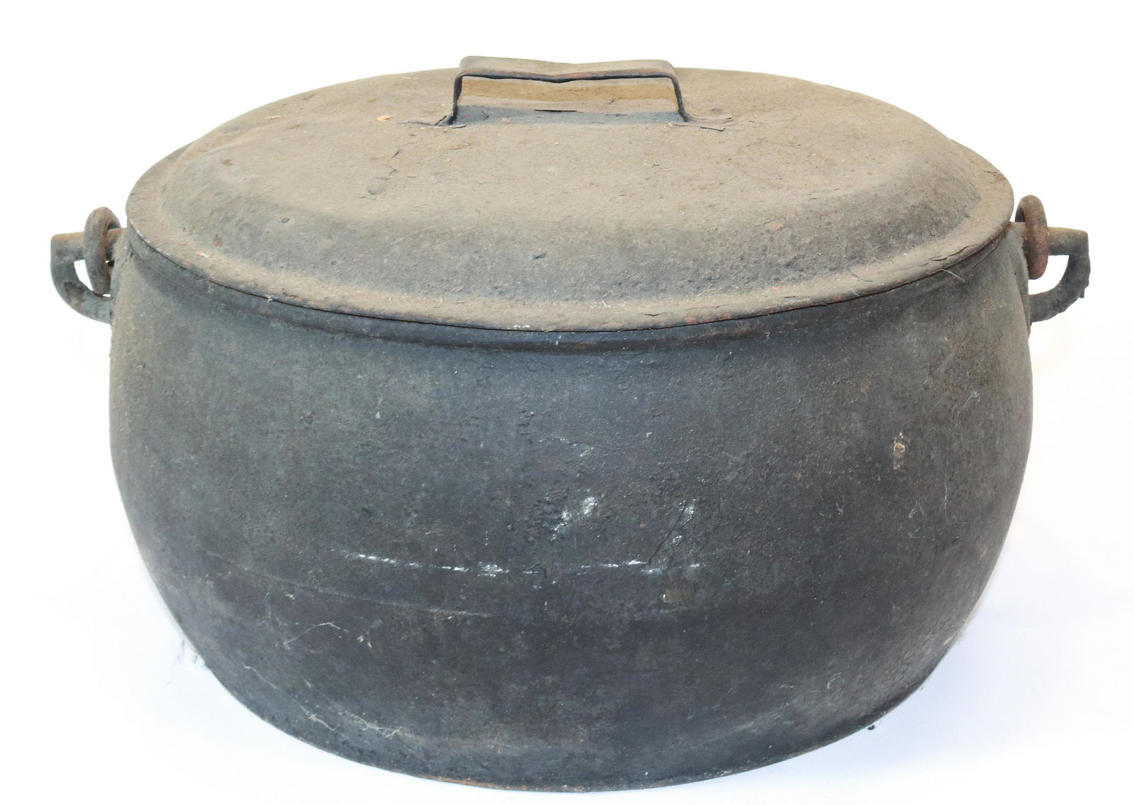 CAST IRON COOKING POT (1 of 3)