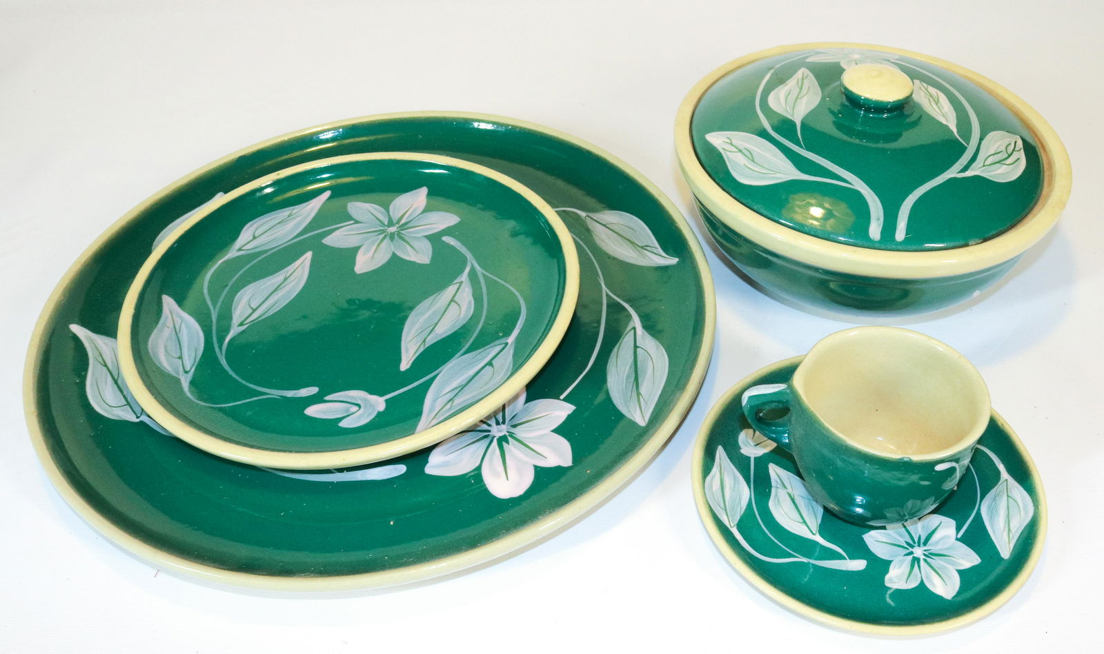 LOT OF WATT WARE PIECES (1 of 4)