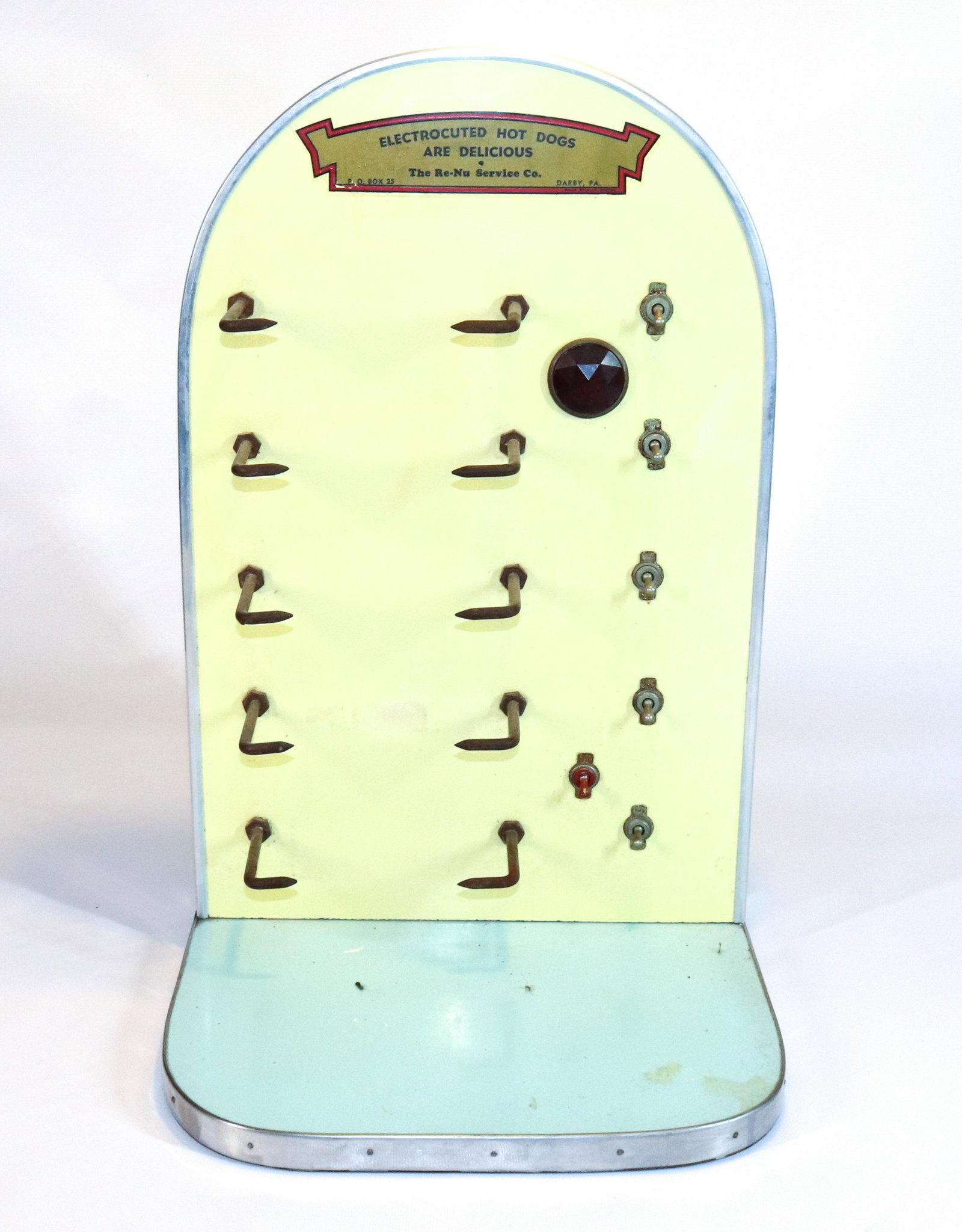 VINTAGE HOT DOG COOKER: THE RE-NU SERVICE CO., DARBY, PA. "ELECTROCUTED HOT DOGS ARE DELICIOUS" 18 1/2" H THIS AUCTION WILL ONLY HAVE 1 DAY FOR PICK-UP. PICK-UP WILL BE FRIDAY AUGUST 5TH, 2022 FROM 9:30 TILL 3:00PM - ALL PAY