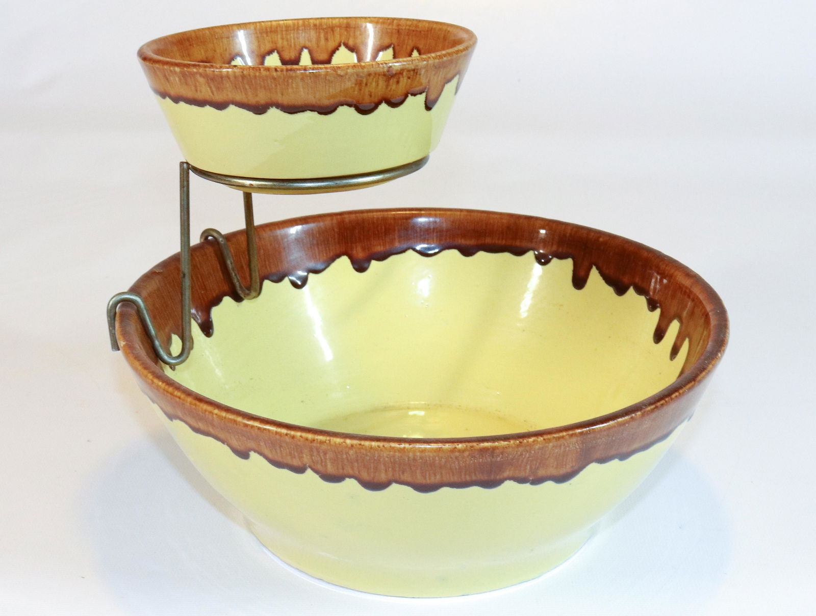 WATT WARE CHIP-N-DIP SET: FOR WESTWOOD. #119 AND 120 BOWLS 5" TO 9 1/4" D THIS AUCTION WILL ONLY HAVE 1 DAY FOR PICK-UP. PICK-UP WILL BE FRIDAY AUGUST 5TH, 2022 FROM 9:30 TILL 3:00PM - ALL PAYMENTS MUST BE MADE THROUGH LIVEAUC